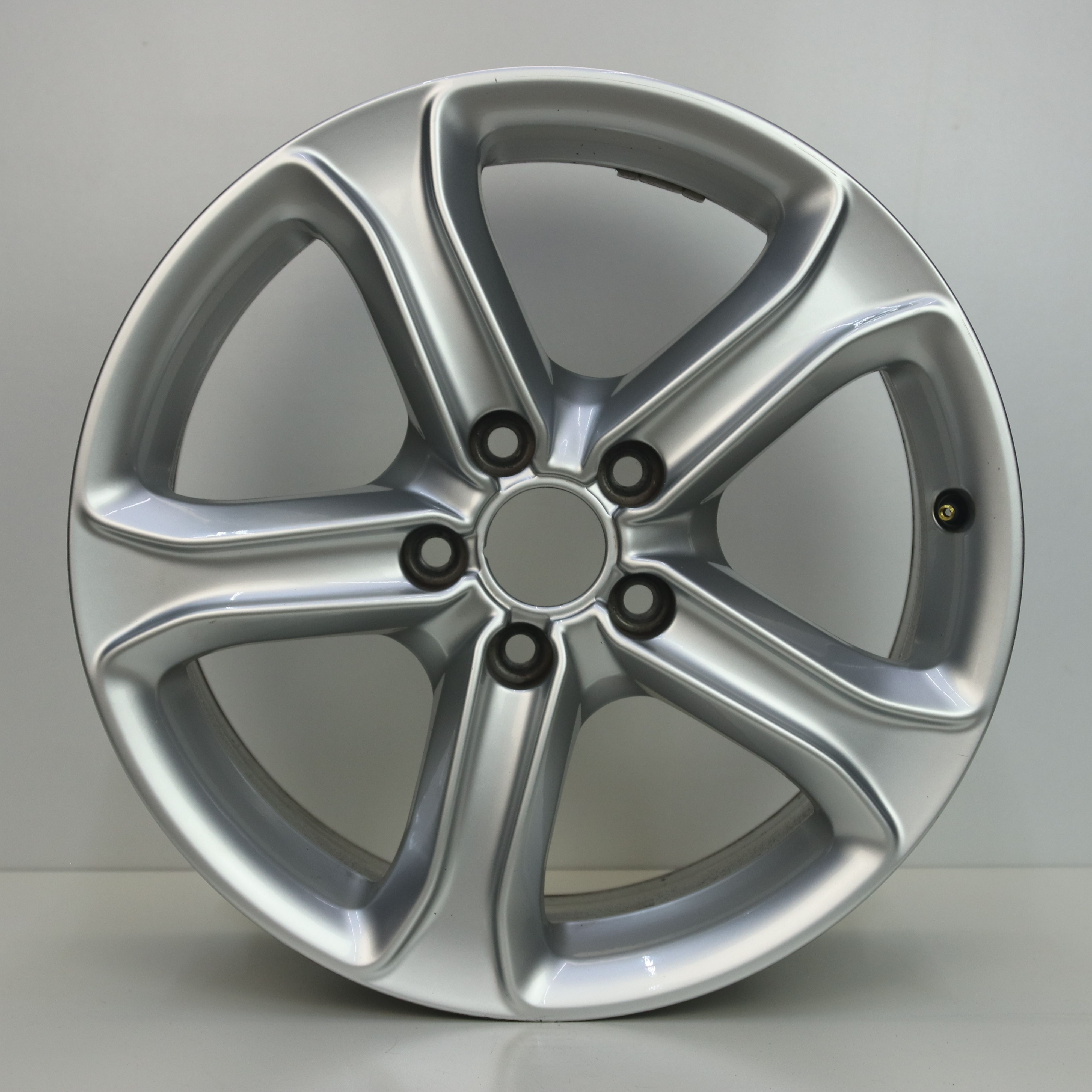IN1002963 Originele 17 inch lichtmetalen Audi A4 velgen 7.50X17 5X112 ET45.0 NB66.50 Zilver