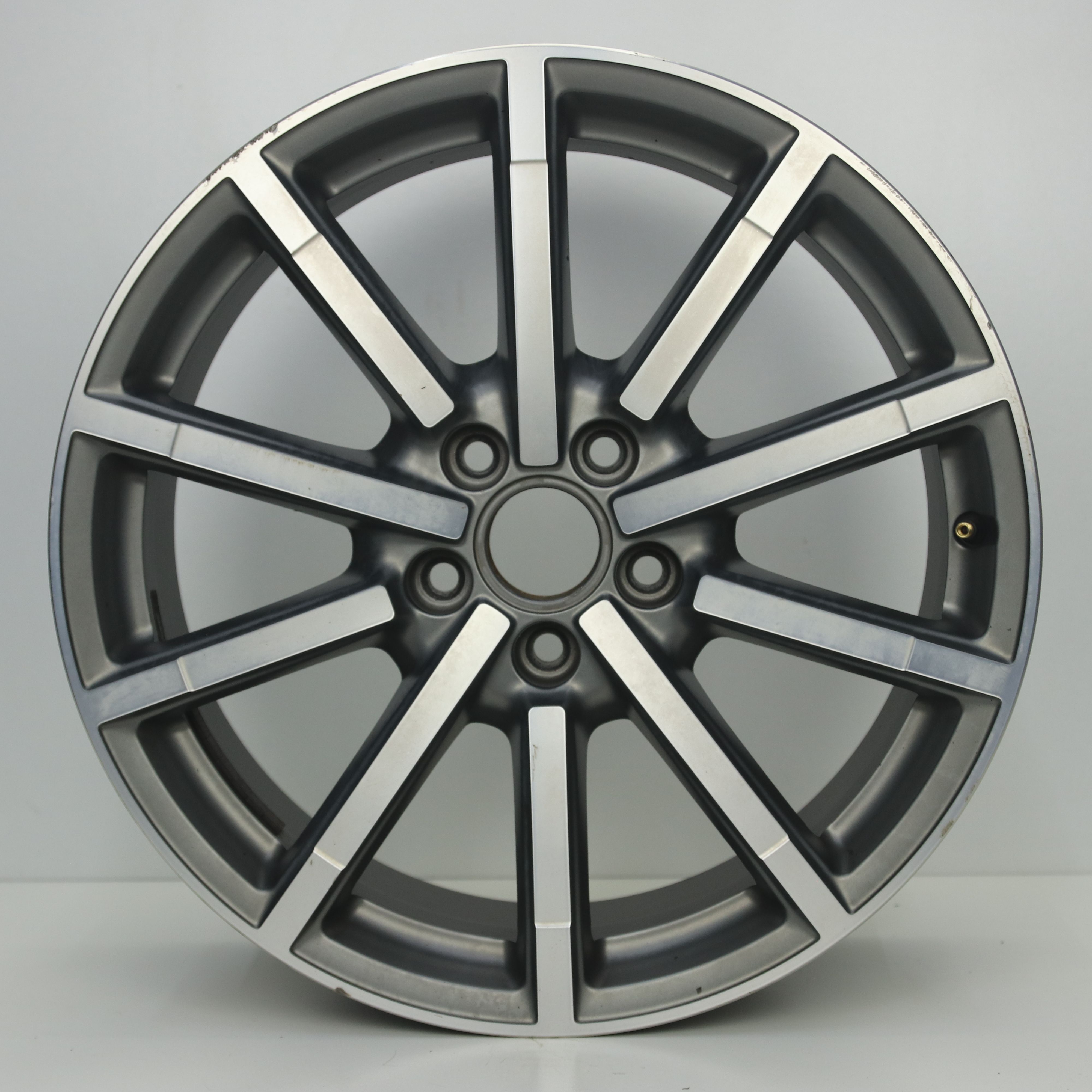 OS1007898 Originele 18 inch lichtmetalen Audi A3 velgen 8.00X18 5X112 ET46.0 NB57.10 Antraciet Gepolijst