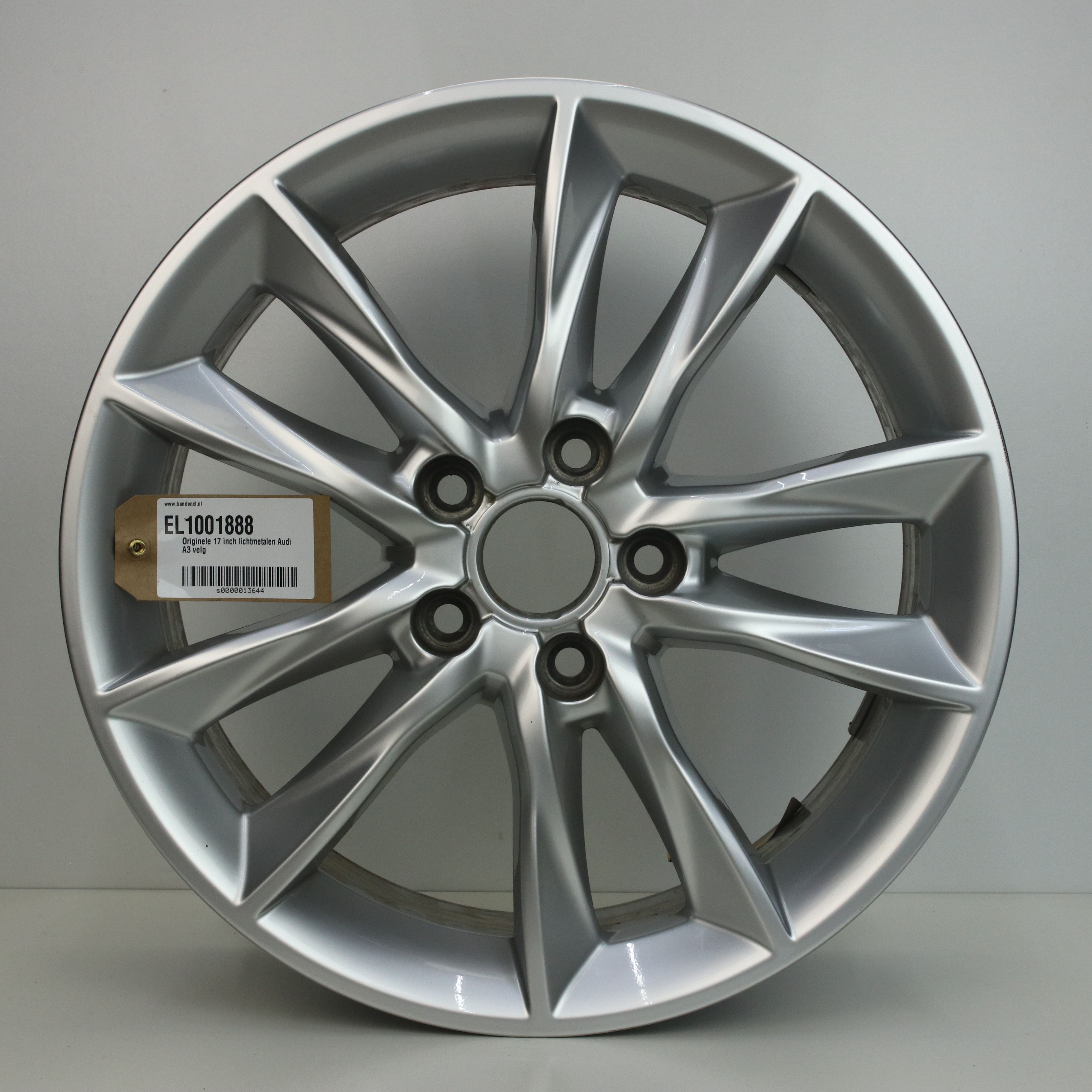 EL1001888 Originele 17 inch lichtmetalen Audi A3 velg 7.50X17 5X112 ET51.0 NB57.10 Zilver