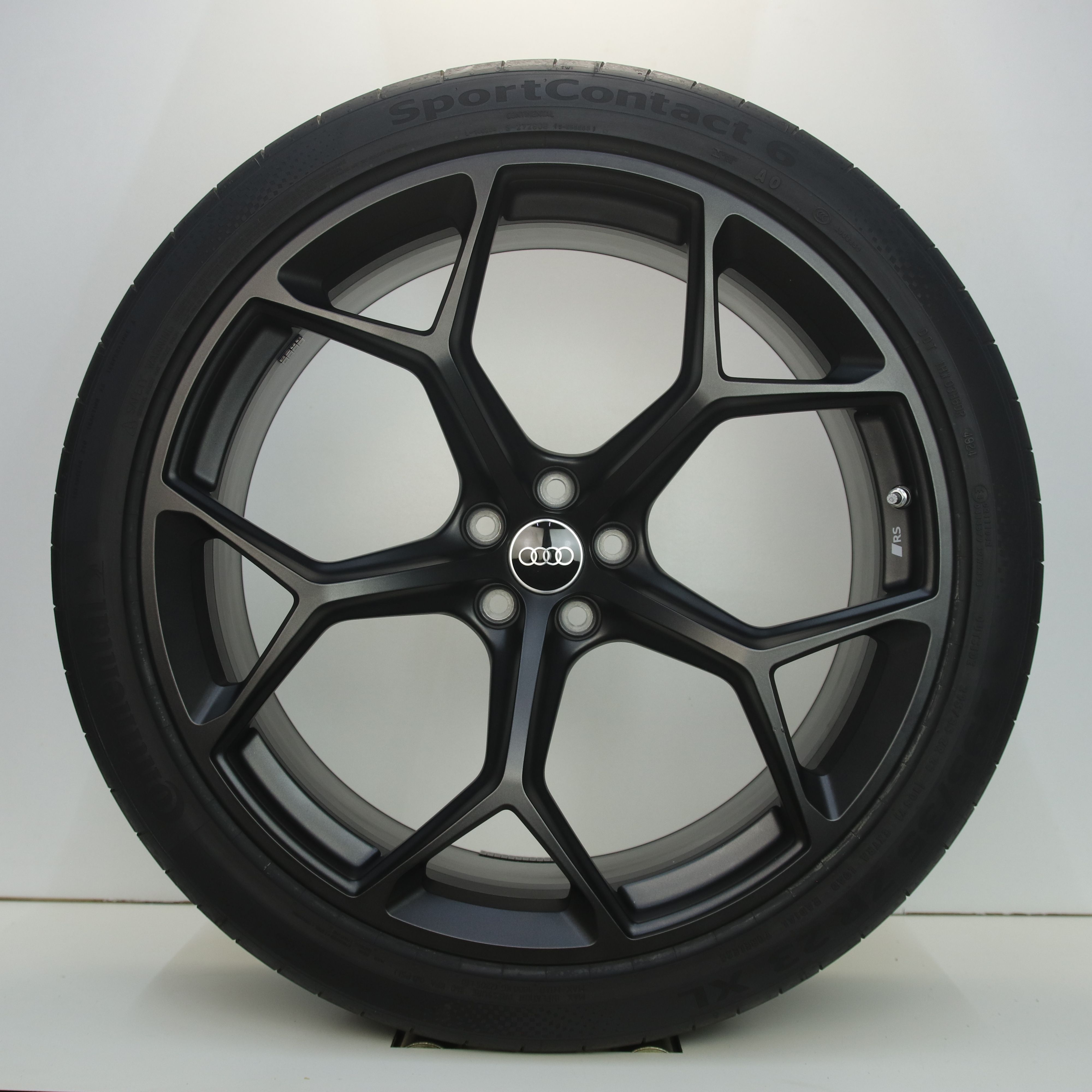 IN1003024 Originele 23 inch lichtmetalen Audi RS Q8 velgen 10.50X23 5X112 ET18.0 NB66.60 Mat zwart