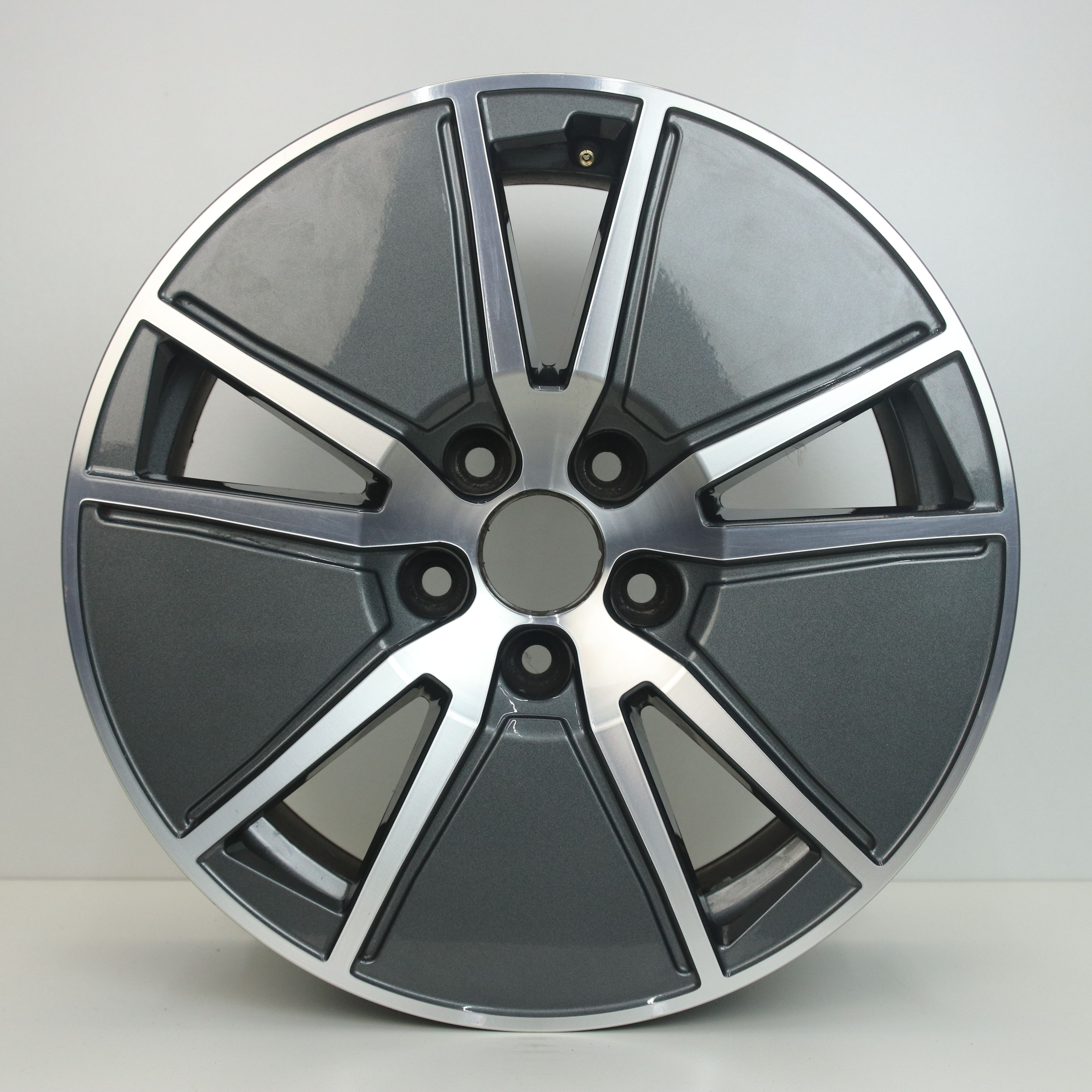 OS1003678 Originele 17 inch lichtmetalen Audi A4 velgen 7.50X17 5X112 ET38.0 NB66.60 Antraciet gepolijst