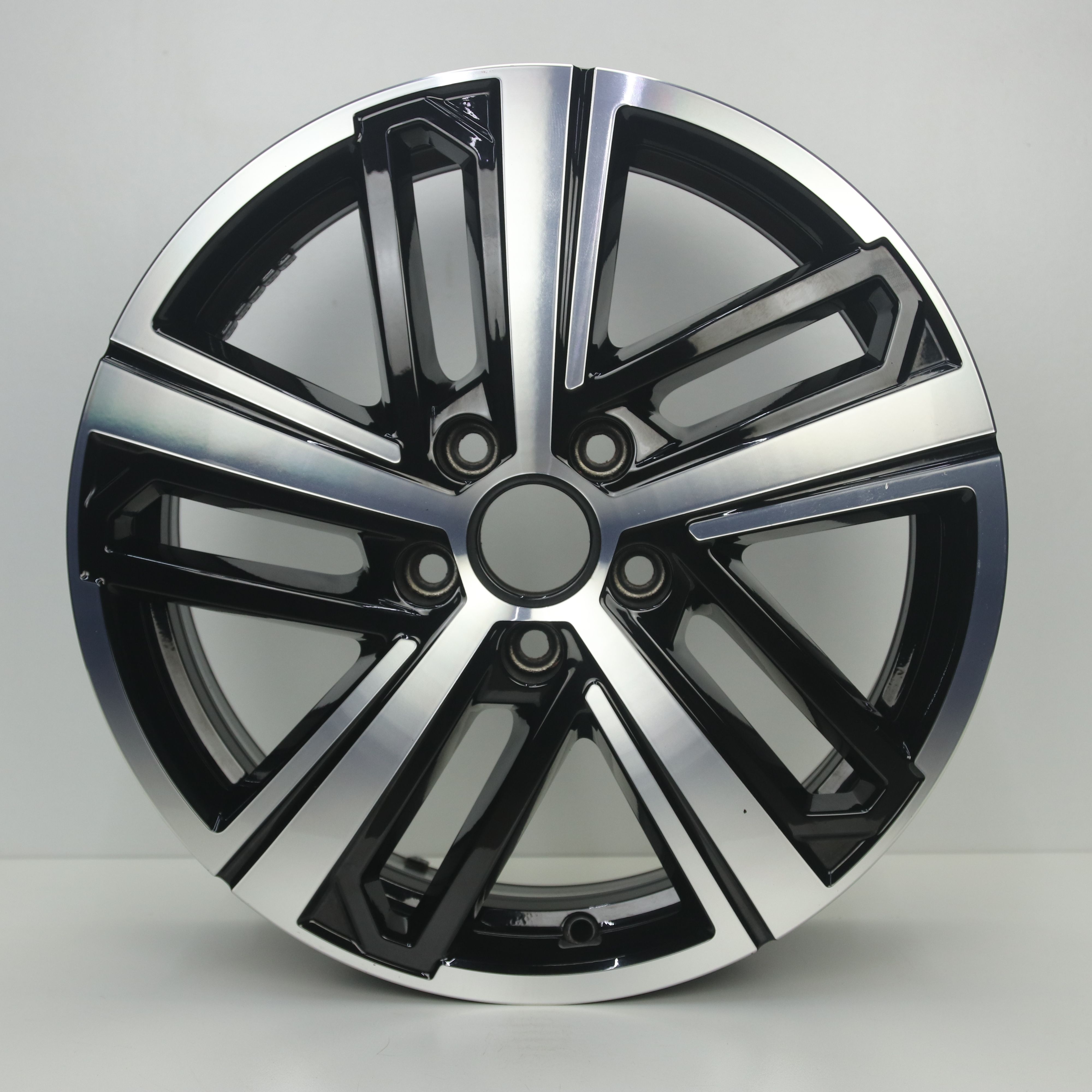 OS1007683 Originele 17 inch lichtmetalen Volkswagen Caddy velgen 6.50X17 5X112 ET49.0 NB57.10 Zwart gepolijst