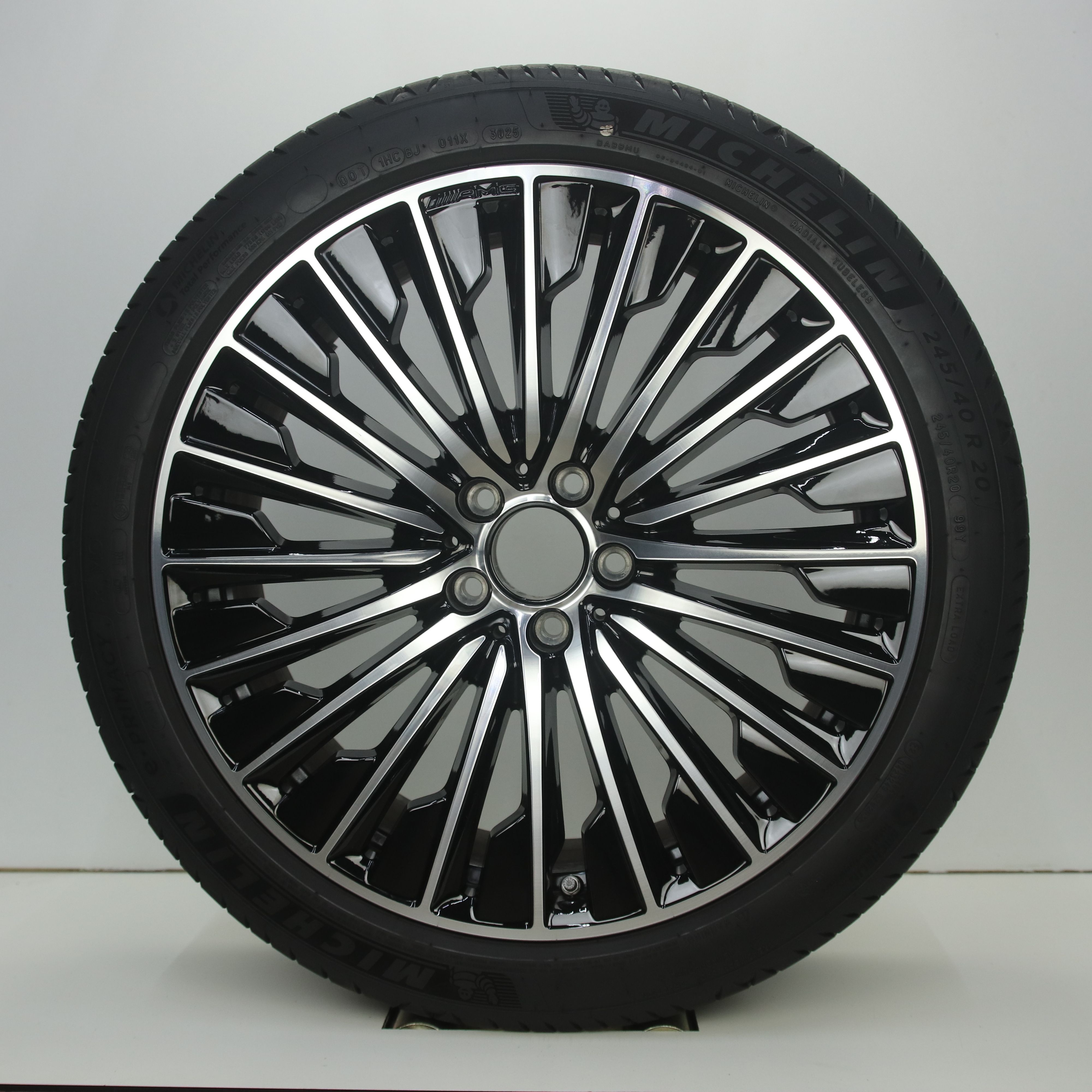 IN1003100 Originele 20 inch lichtmetalen Mercedes-Benz E-klasse AMG velgen (Breedset) 8.50X20 5X112 ET35.5 NB66.60 Zwart gepolijst