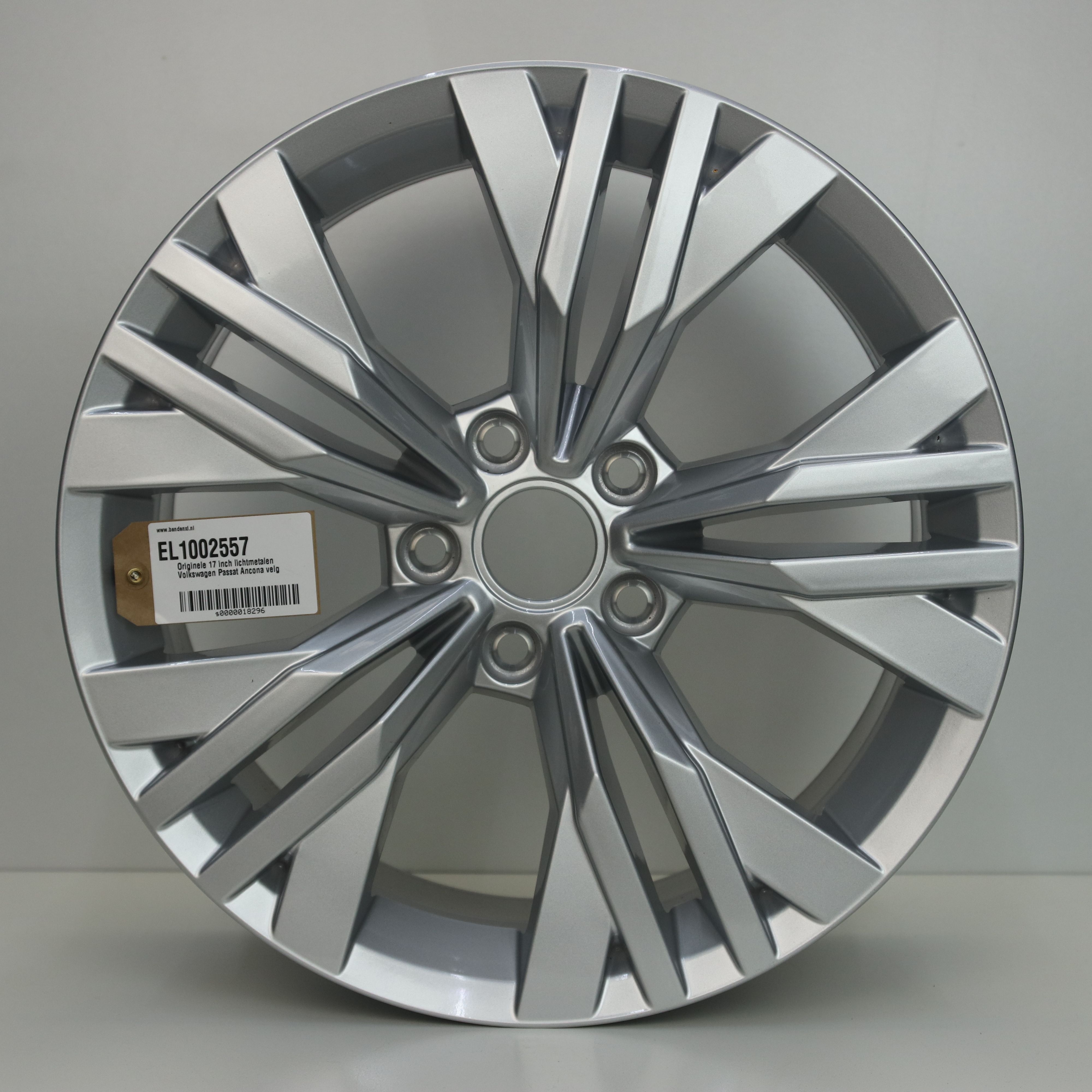 EL1002557 Originele 17 inch lichtmetalen Volkswagen Passat Ancona velg 8.00X17 5X112 ET41.0 NB57.10 Zilver