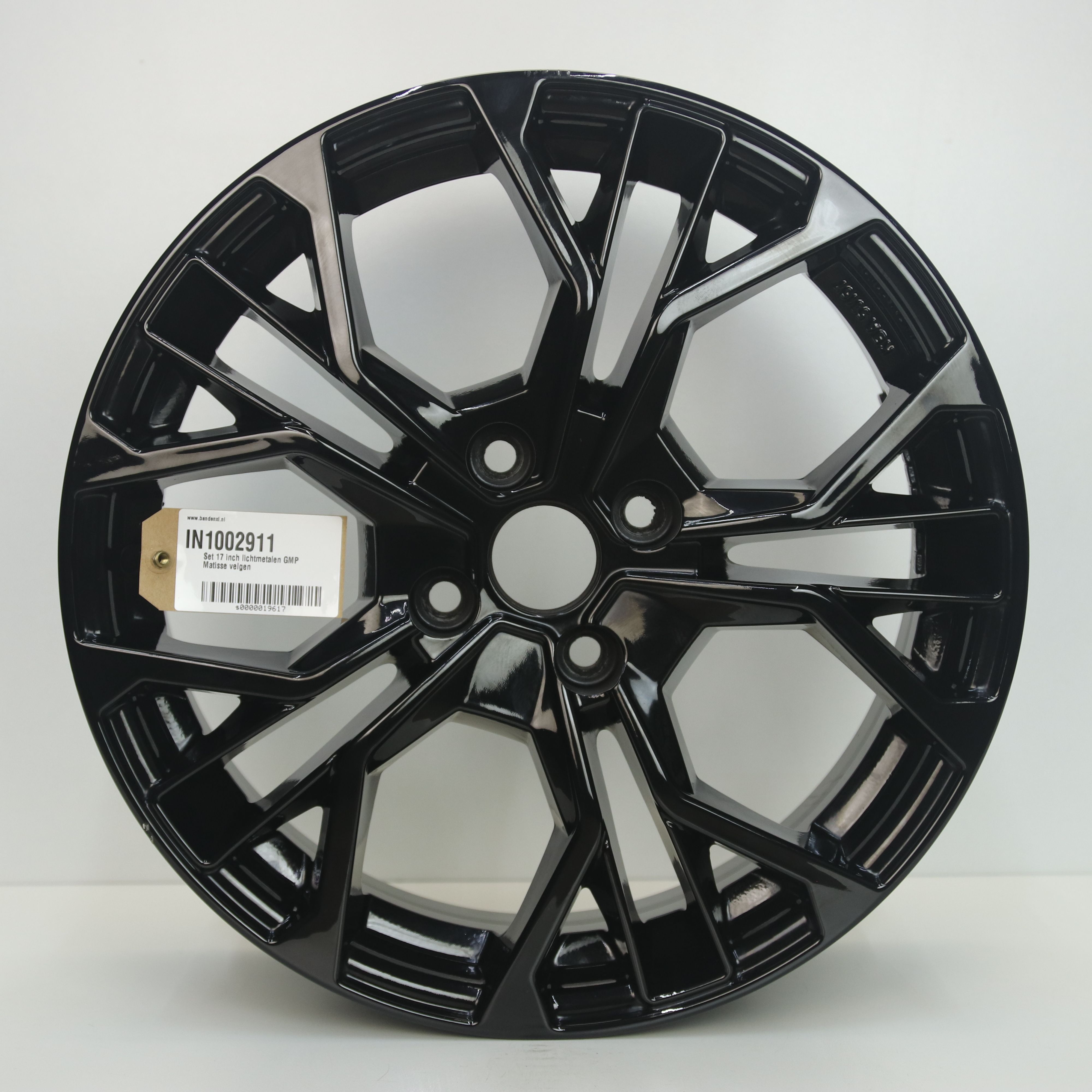 IN1002911 Set 17 inch lichtmetalen GMP Matisse velgen 7.00X17 4X108 ET45.0 NB63.40 Zwart