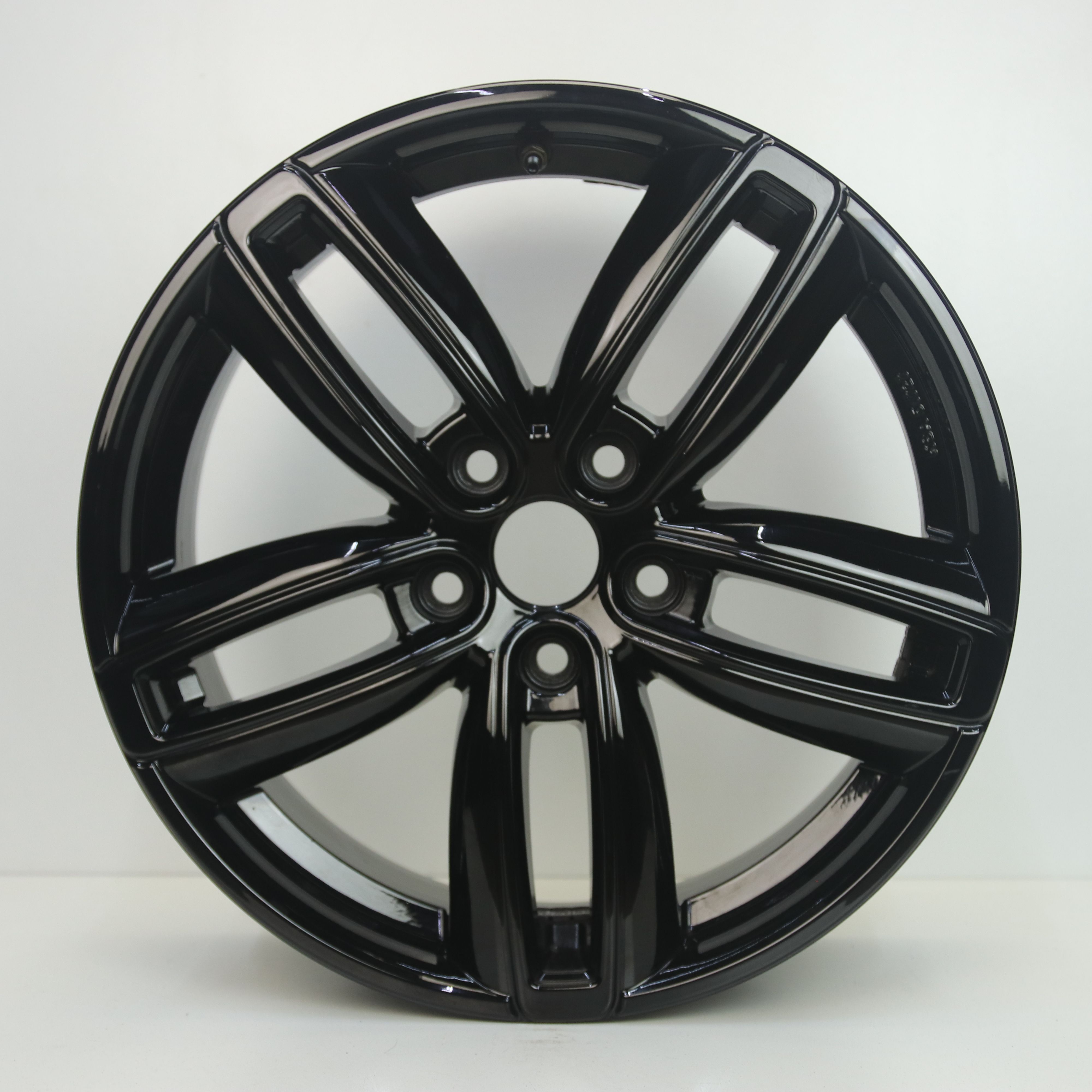 IN1003048 Set 17 inch lichtmetalen GMP Diva velgen 7.50X17 5X112 ET50.0 NB66.60 Zwart
