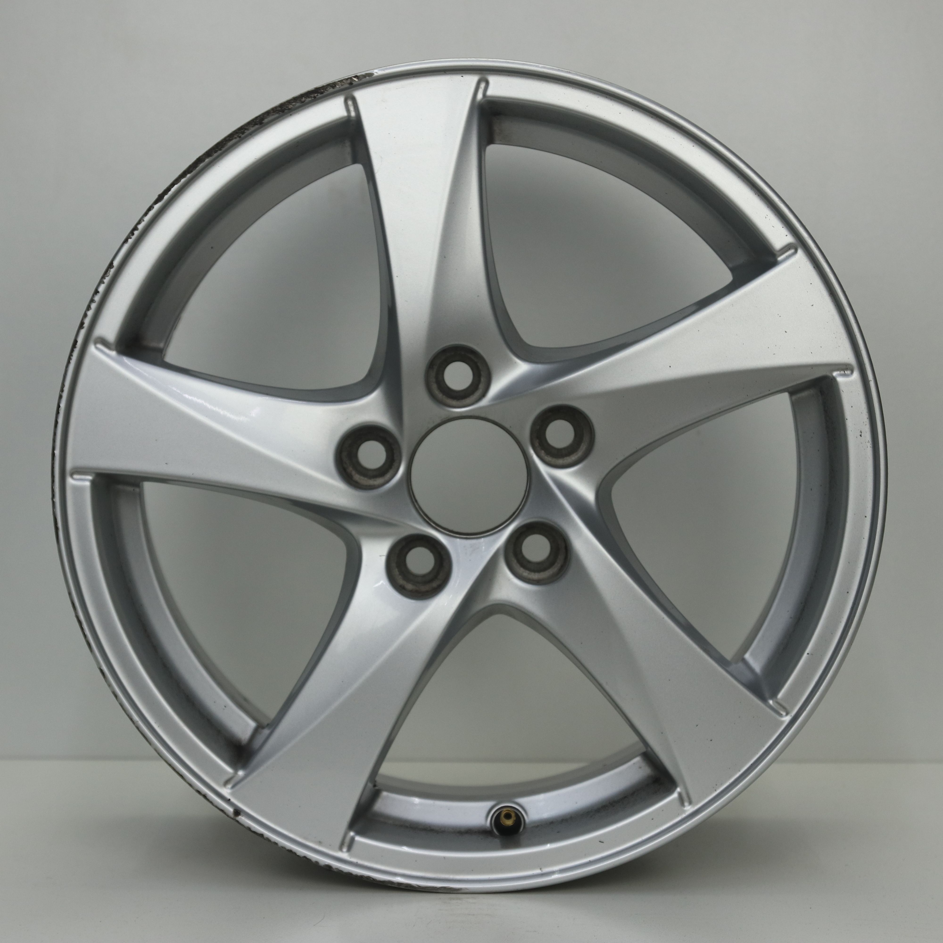 OS1007708 Originele 16 inch lichtmetalen Volvo V60 velgen 7.00X16 5X108 ET50.0 NB63.40 Zilver