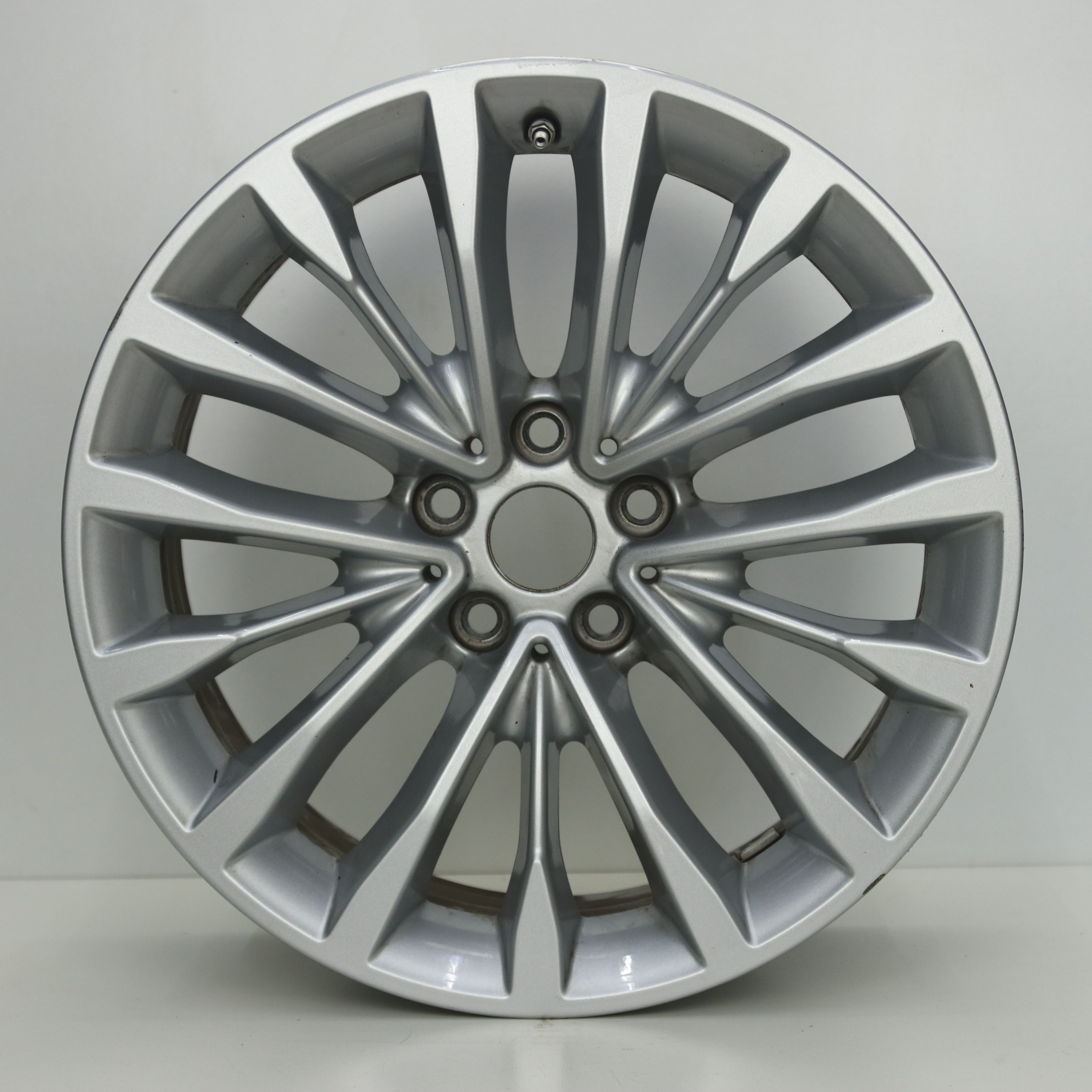 OS1007945 Originele 18 inch lichtmetalen BMW 5-serie styling 632 velgen 8.00X18 5X112 ET30.0 NB66.60 Zilver