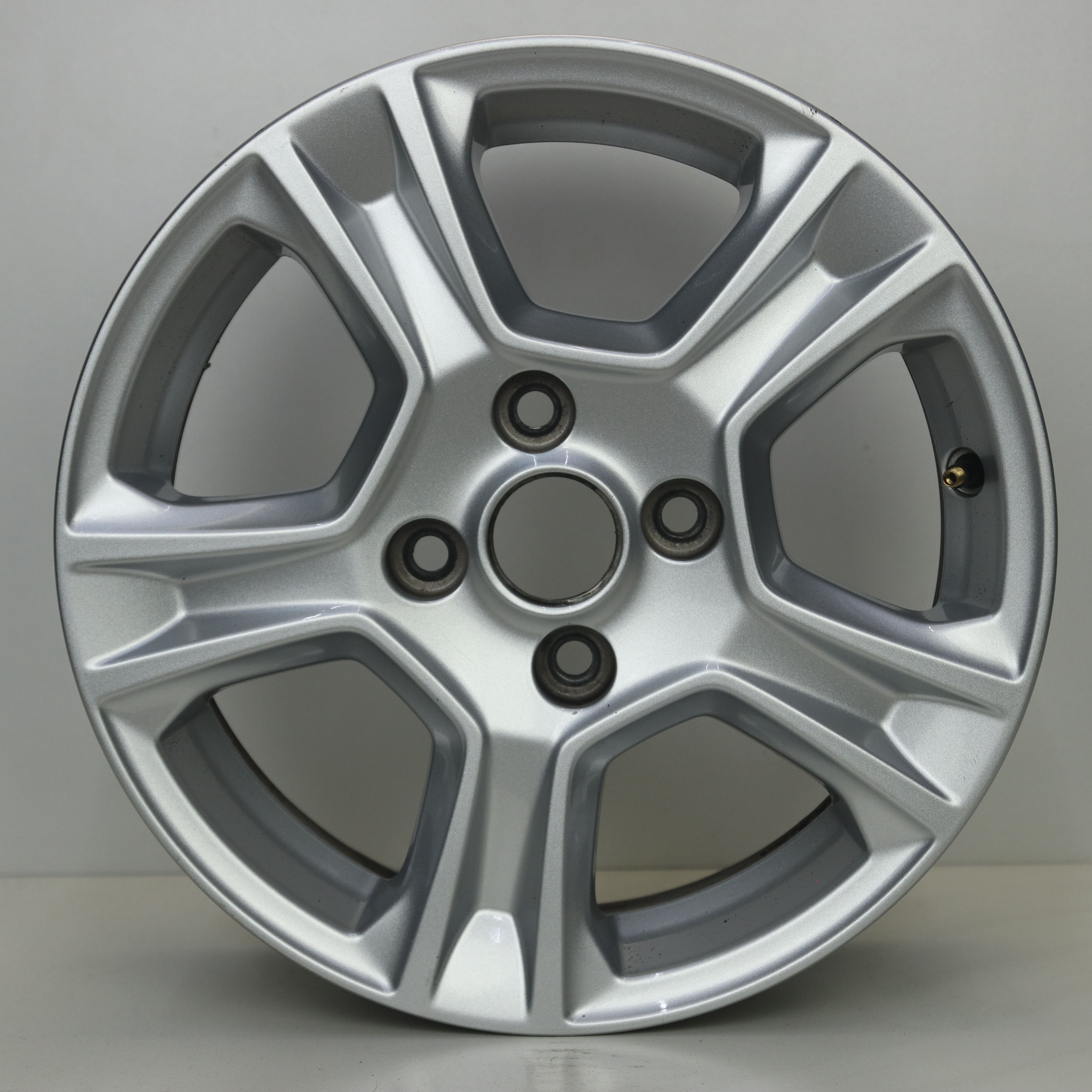 IN1003057 Originele 15 inch lichtmetalen Ford Transit Courier velgen 6.00X16 4X108 ET37.5 NB63.40 Zilver