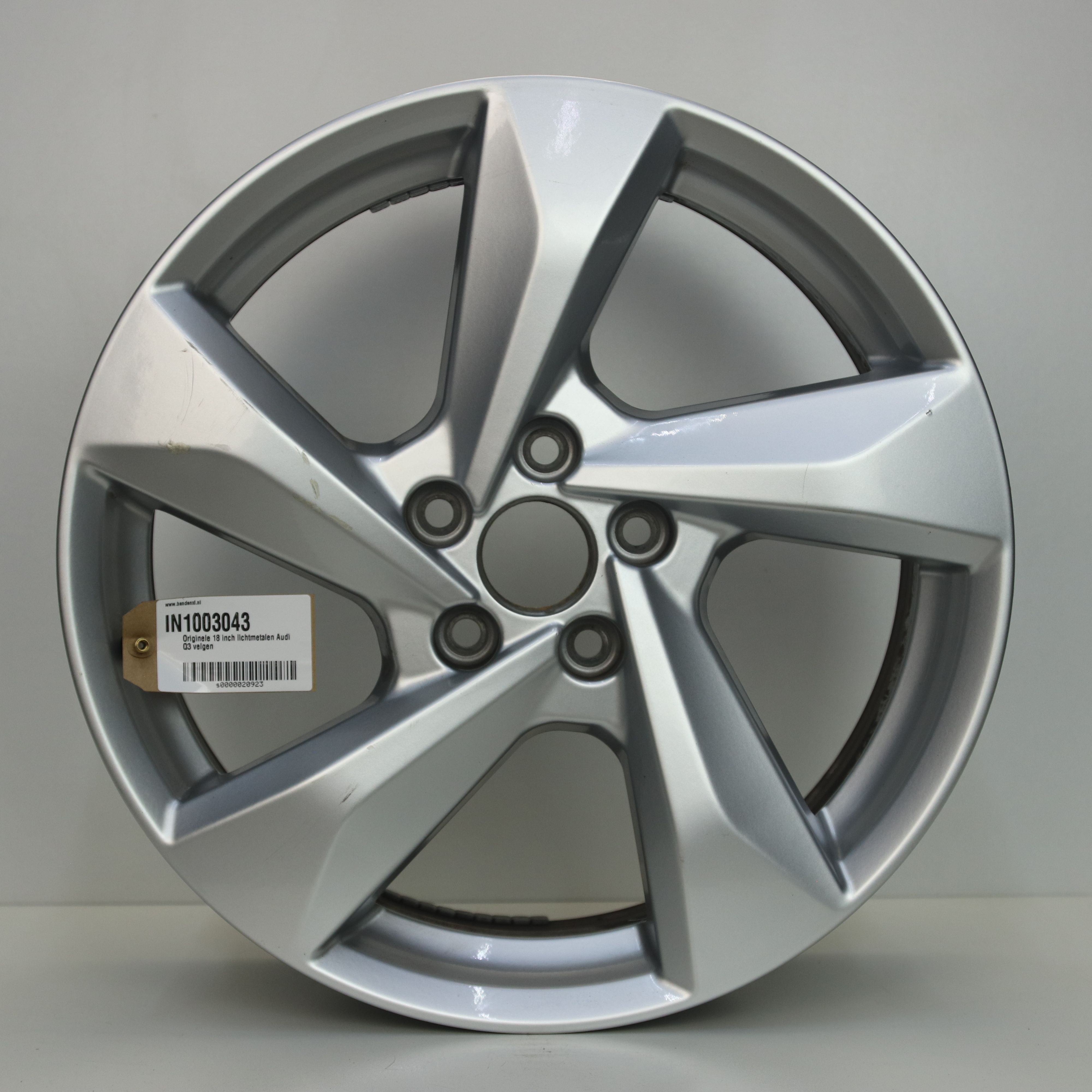 IN1003043 Originele 18 inch lichtmetalen Audi Q3 velgen 7.00X18 5X112 ET43.0 NB57.10 Zilver