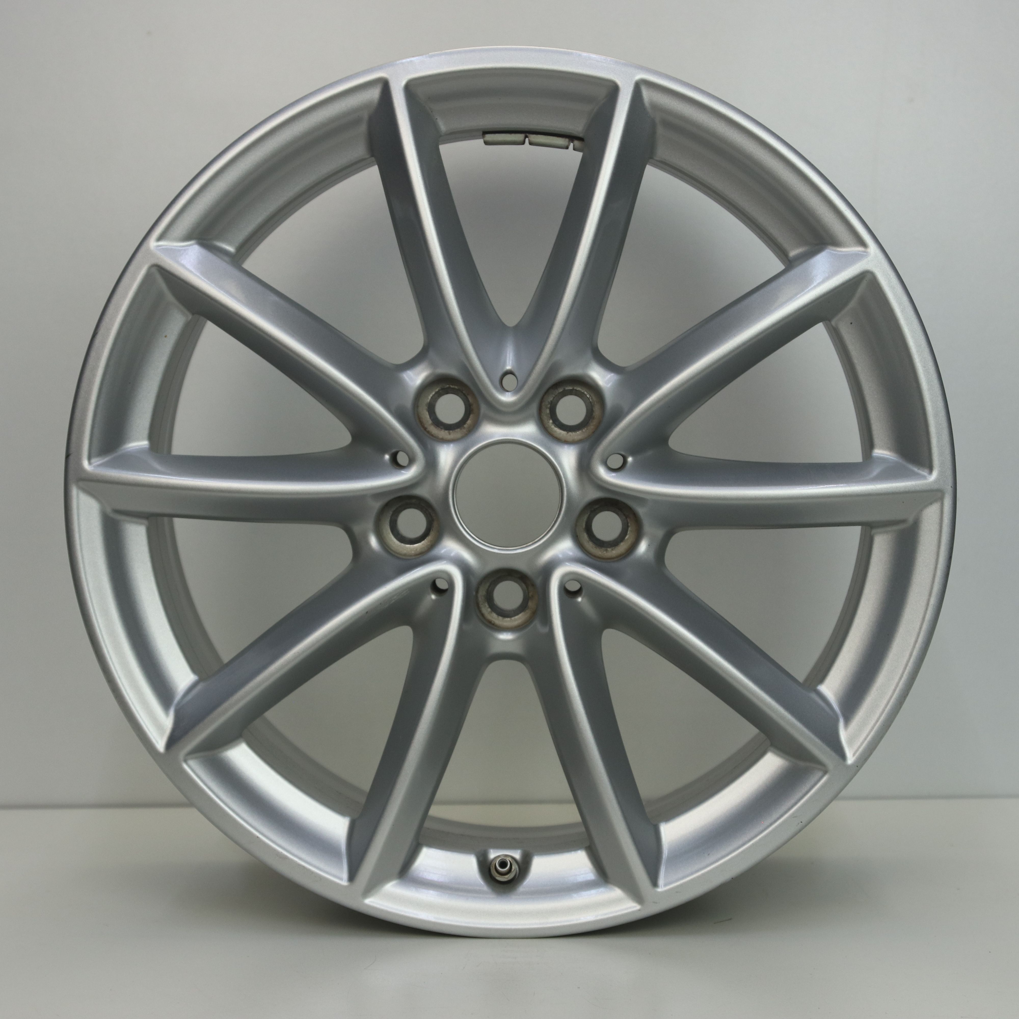 OS1007204 Originele 17 inch lichtmetalen BMW X1 styling 560 velgen 7.50X17 5X112 ET52.0 NB66.60 Zilver