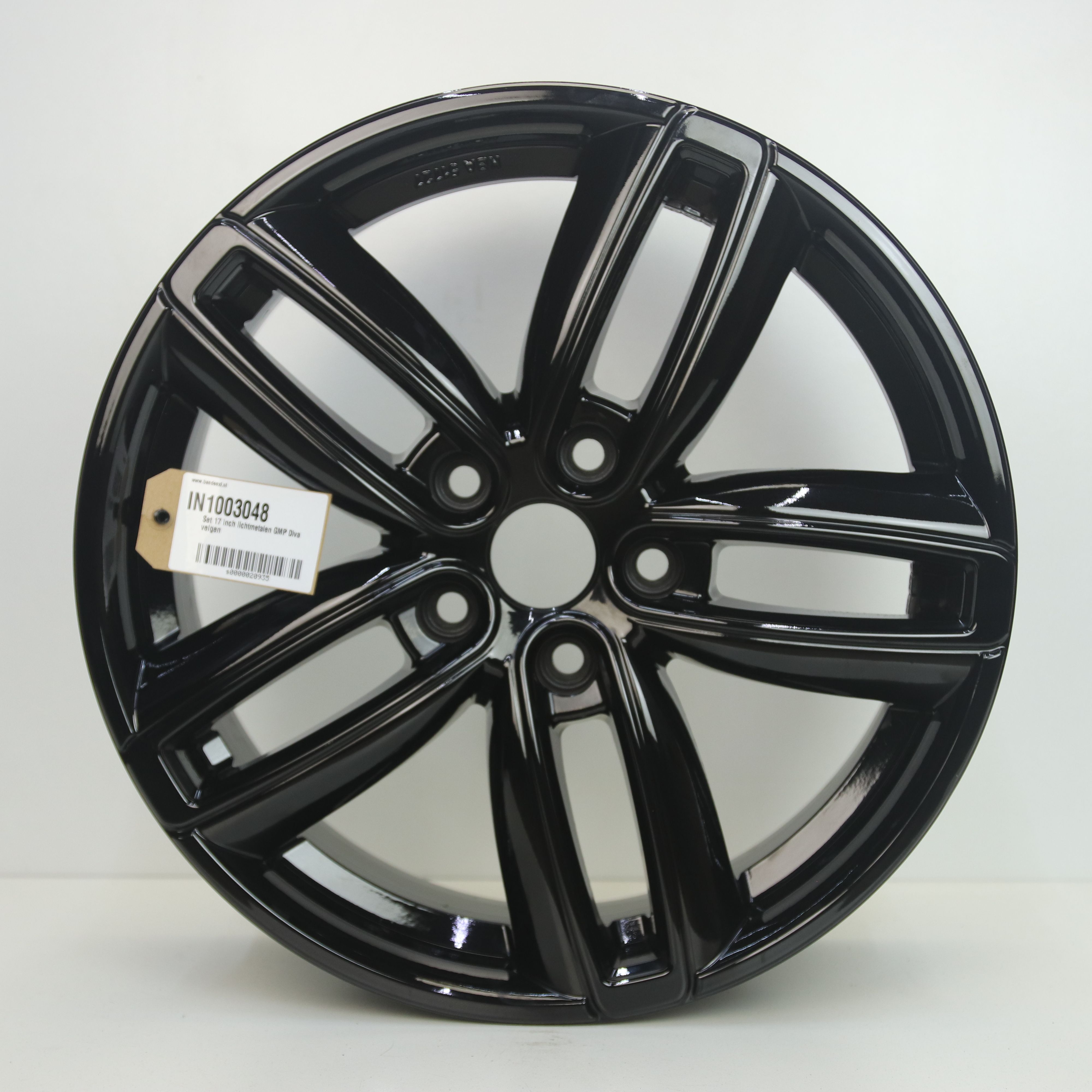 IN1003048 Set 17 inch lichtmetalen GMP Diva velgen 7.50X17 5X112 ET50.0 NB66.60 Zwart