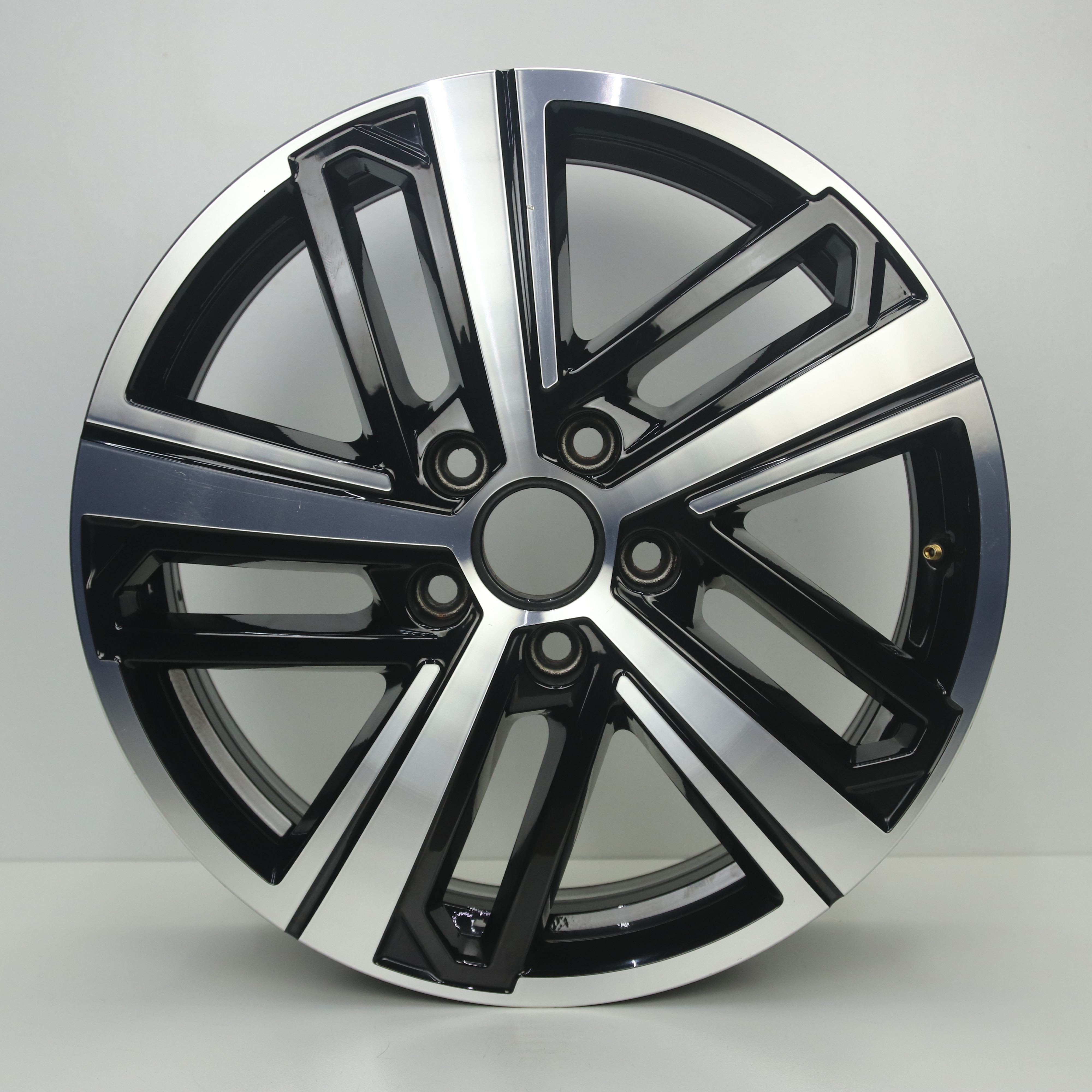 OS1007683 Originele 17 inch lichtmetalen Volkswagen Caddy velgen 6.50X17 5X112 ET49.0 NB57.10 Zwart gepolijst