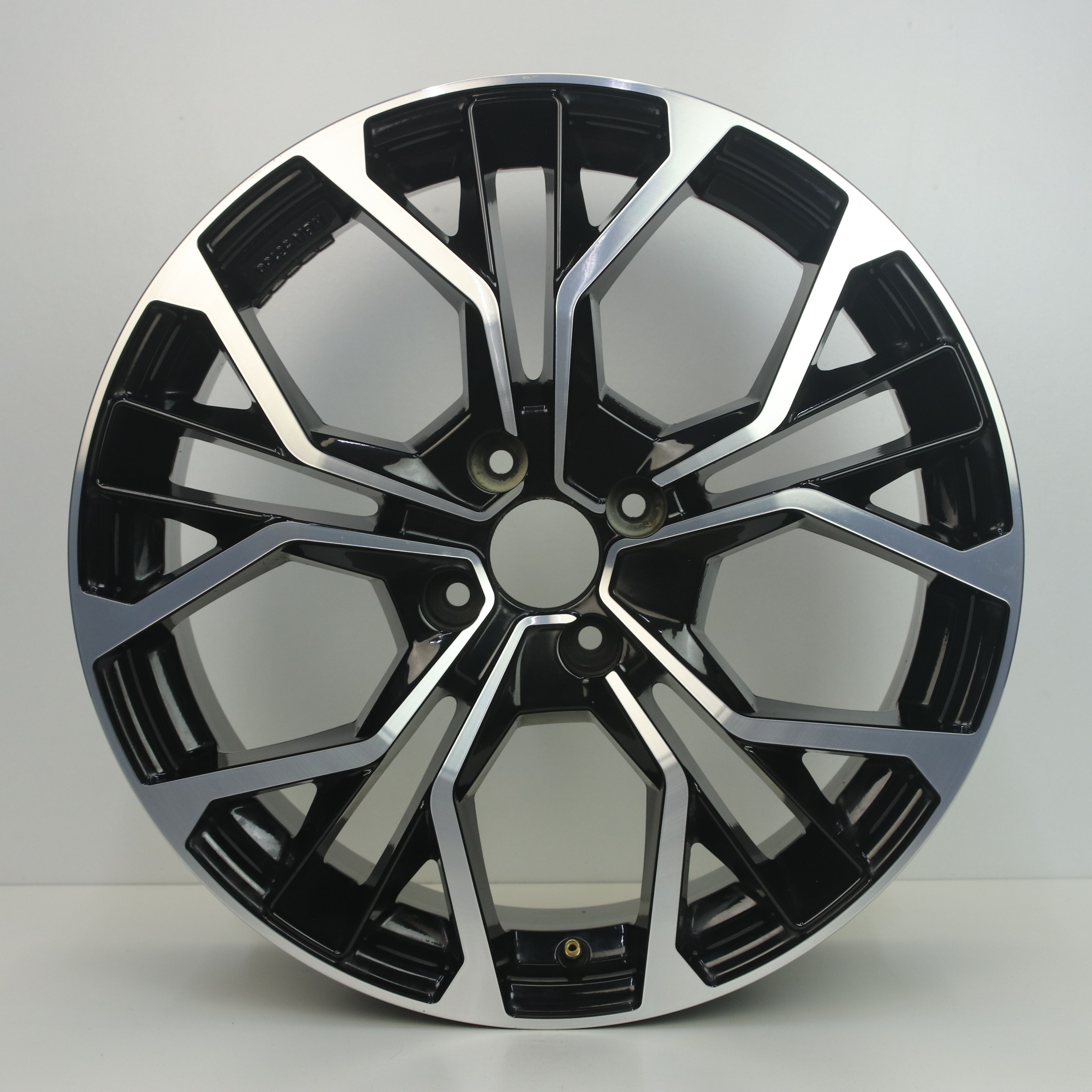 IN1002934 Set 18 inch lichtmetalen GMP Matisse velgen 7.50X18 4X108 ET35.0 NB65.10 Zwart gepolijst