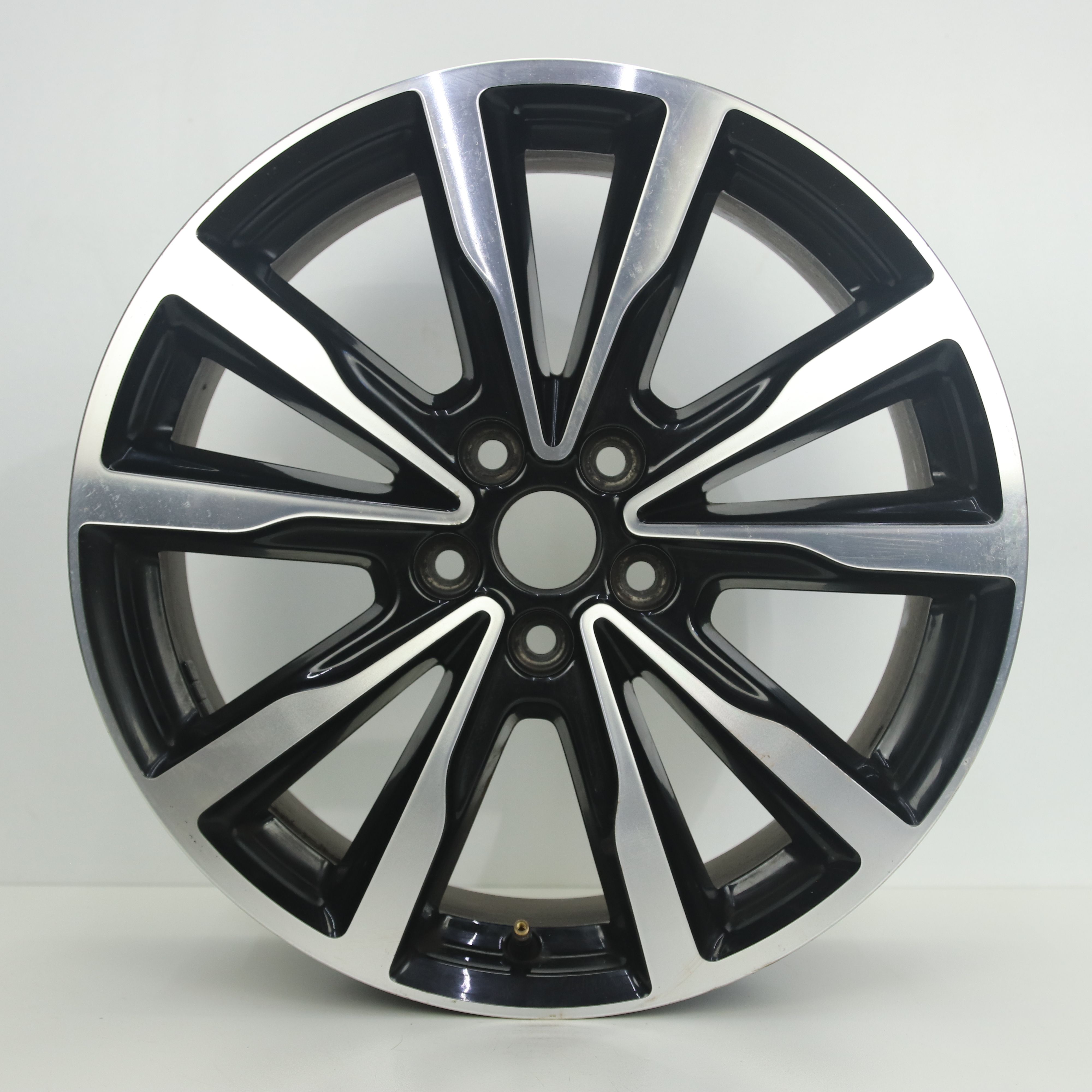 IN1003098 Originele 18 inch lichtmetalen Ford Kuga velgen 7.50X18 5X108 ET52.5 NB63.40 Zwart gepolijst