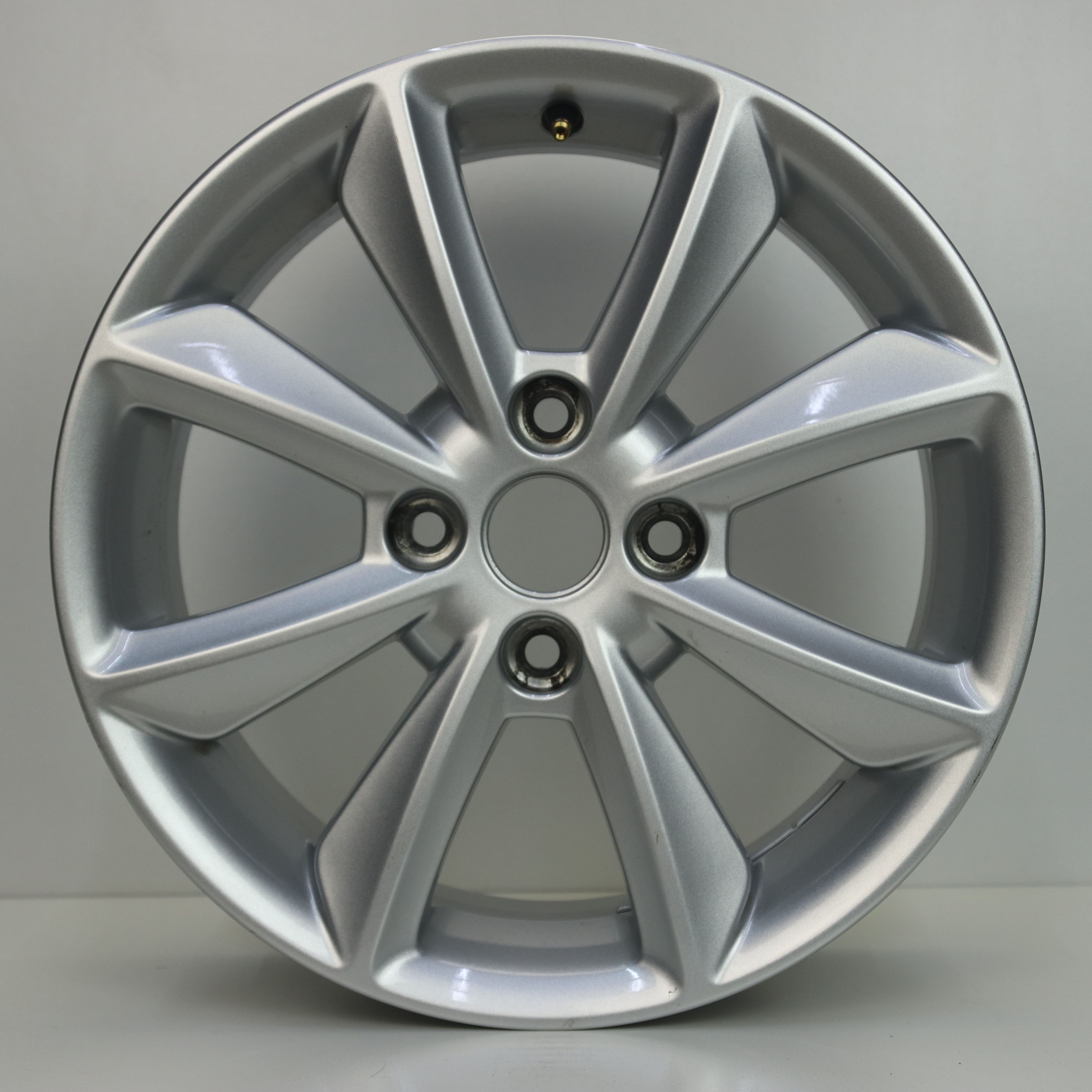 IN1003035 Originele 16 inch lichtmetalen Ford Fiesta velgen 6.50X16 4X108 ET47.5 NB63.40 Zilver