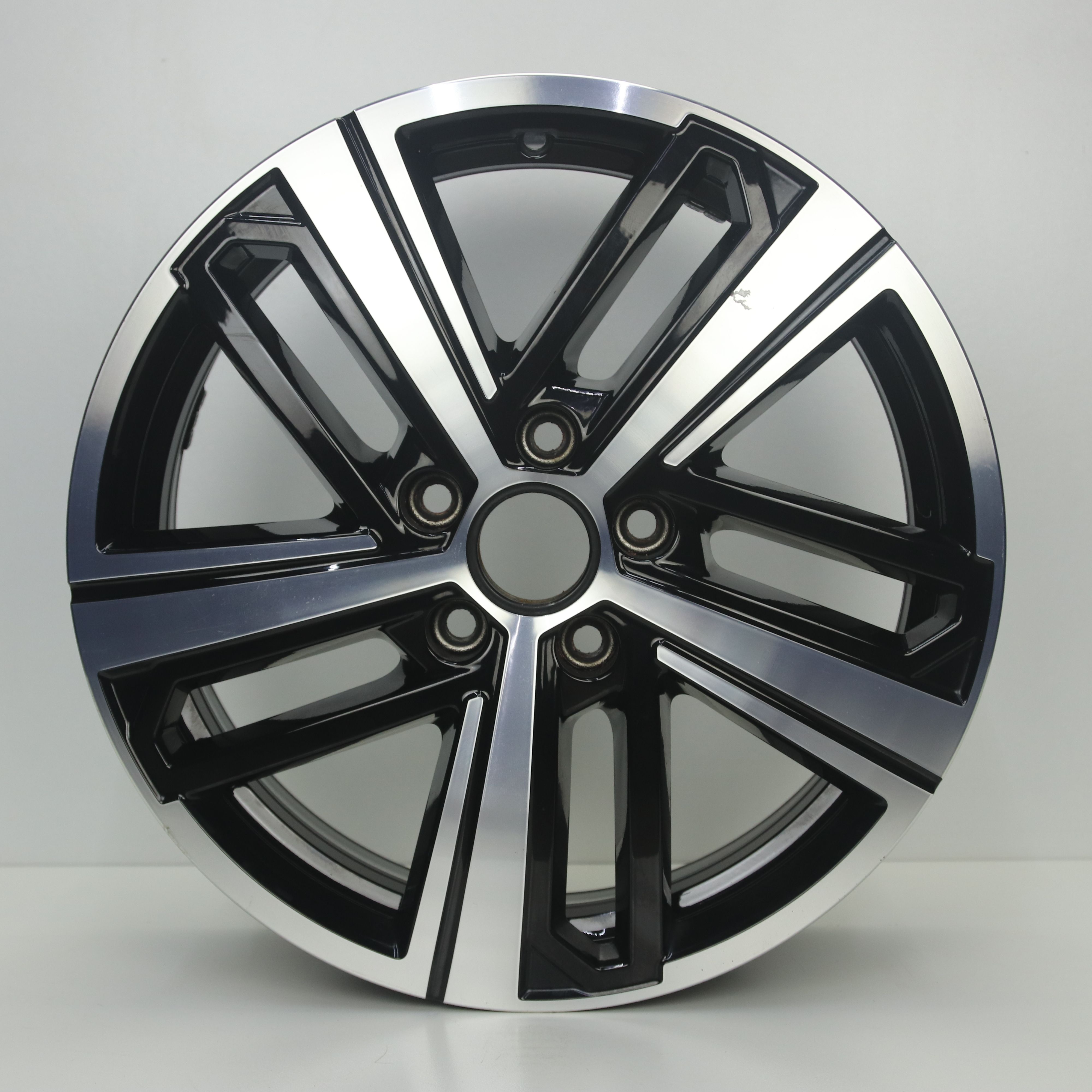 OS1007683 Originele 17 inch lichtmetalen Volkswagen Caddy velgen 6.50X17 5X112 ET49.0 NB57.10 Zwart gepolijst