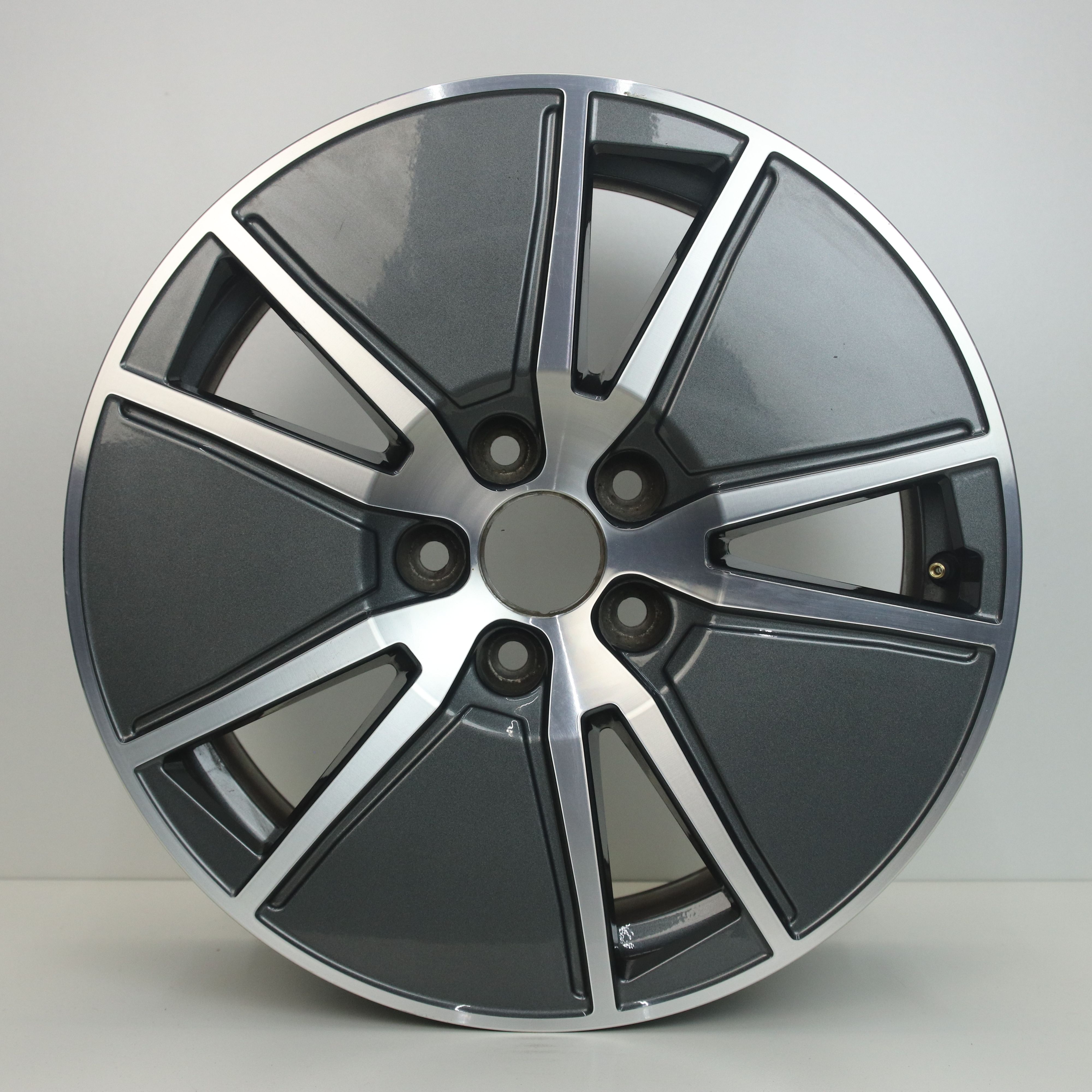 OS1003678 Originele 17 inch lichtmetalen Audi A4 velgen 7.50X17 5X112 ET38.0 NB66.60 Antraciet gepolijst