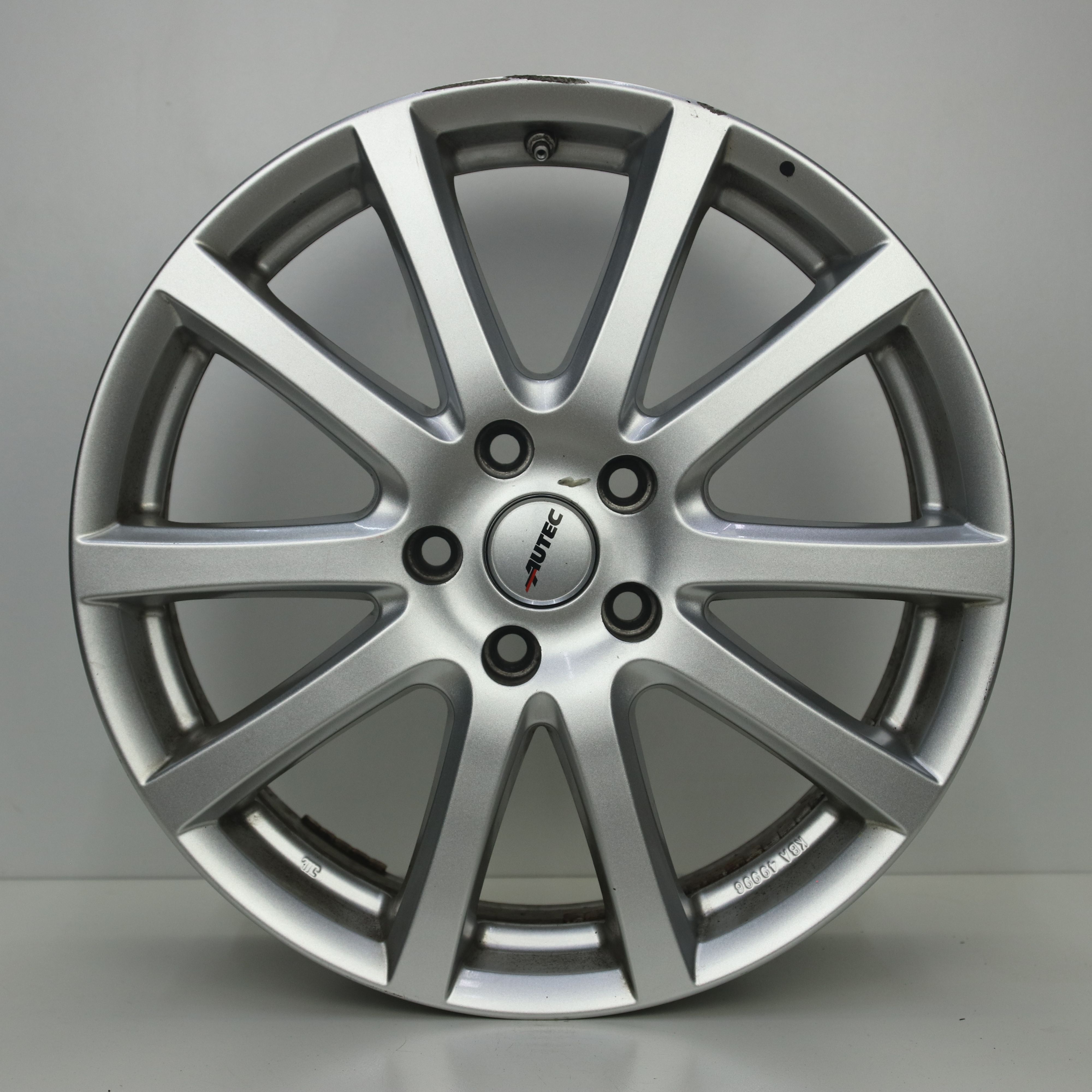 OS1007861 Set 18 inch lichtmetalen Alutec velgen 7.50X18 5X114.3 ET45.0 NB70.00 Zilver