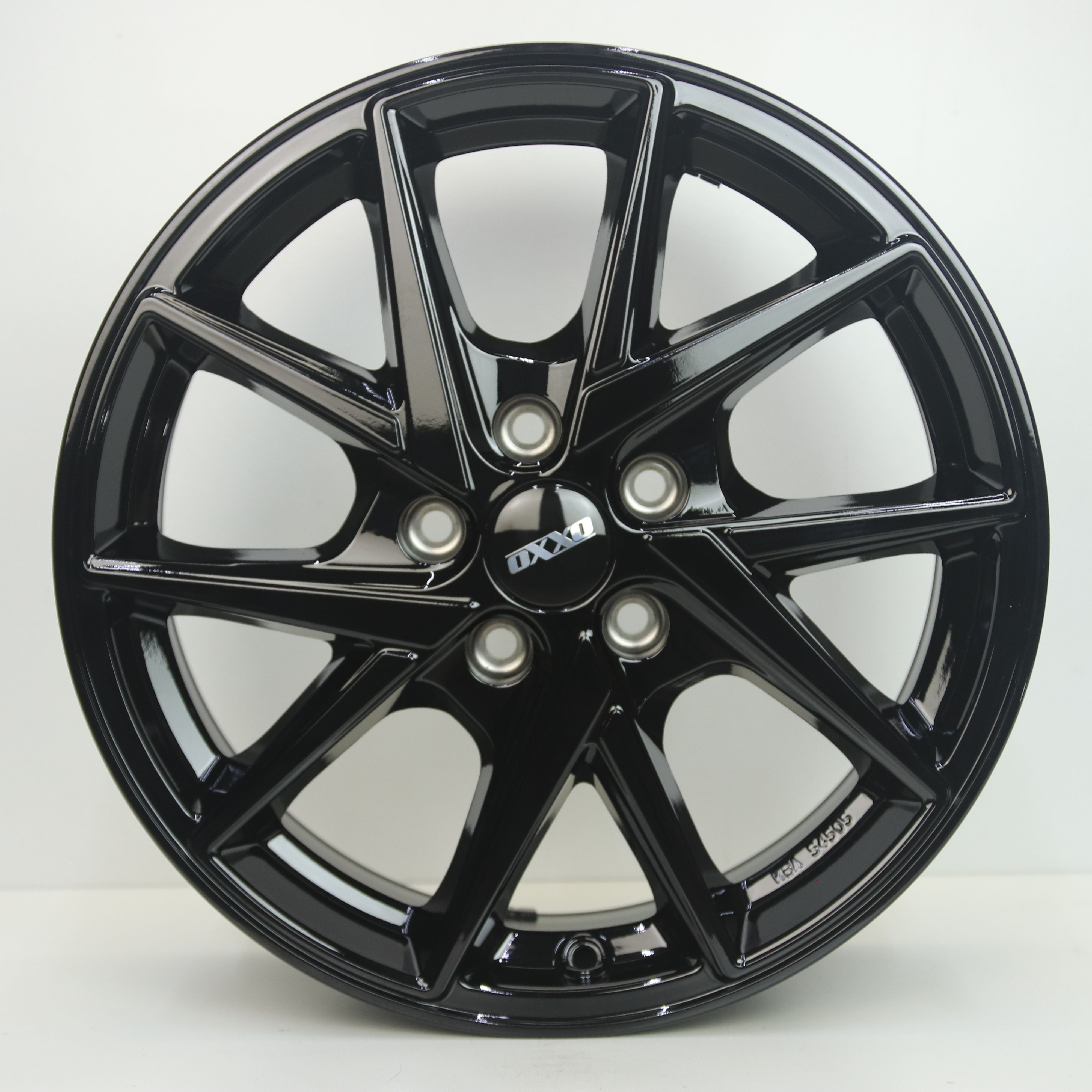 NS1004749 Set 17 inch lichtmetalen Oxxo Crow velgen 7.00X17 5X112 ET45.0 NB66.60 Zwart