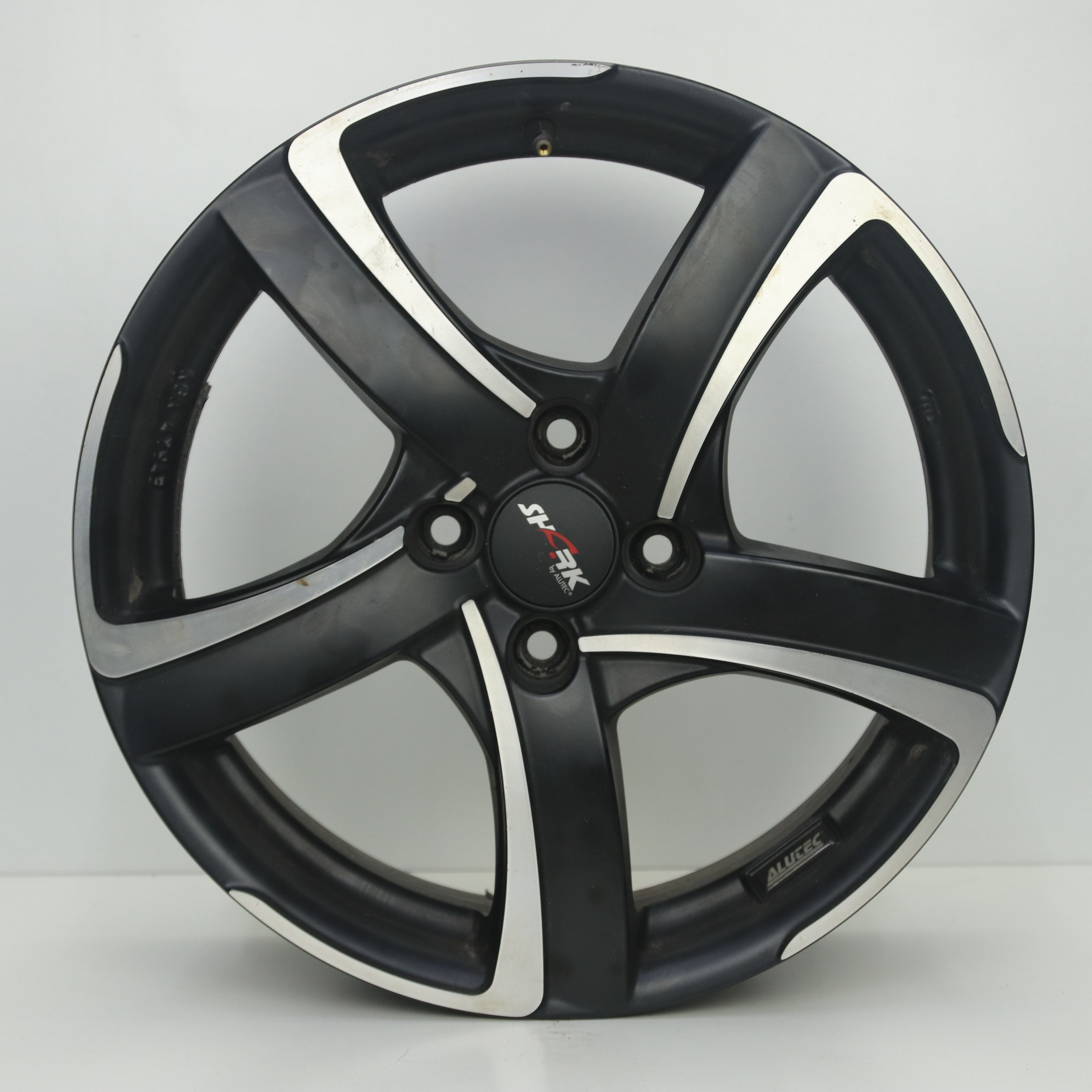 OS1007859 Set 17 inch lichtmetalen Alutec velgen 7.00X17 4X108 ET45.0 NB63.40 Mat zwart gepolijst