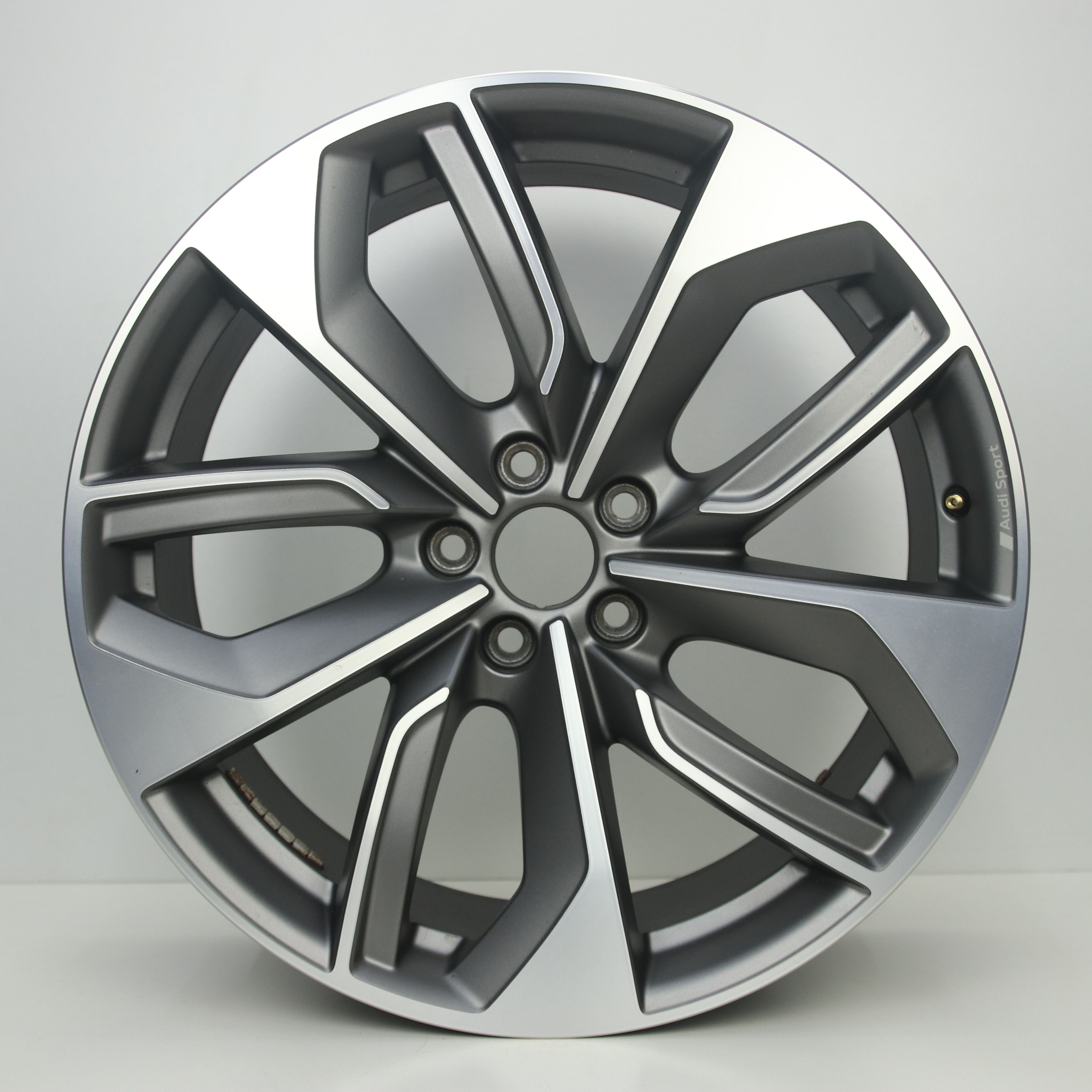 OS1007648 Originele 20 inch lichtmetalen Audi E-tron velgen 9.00X20 5X112 ET38.0 NB66.60 Mat antraciet gepolijst