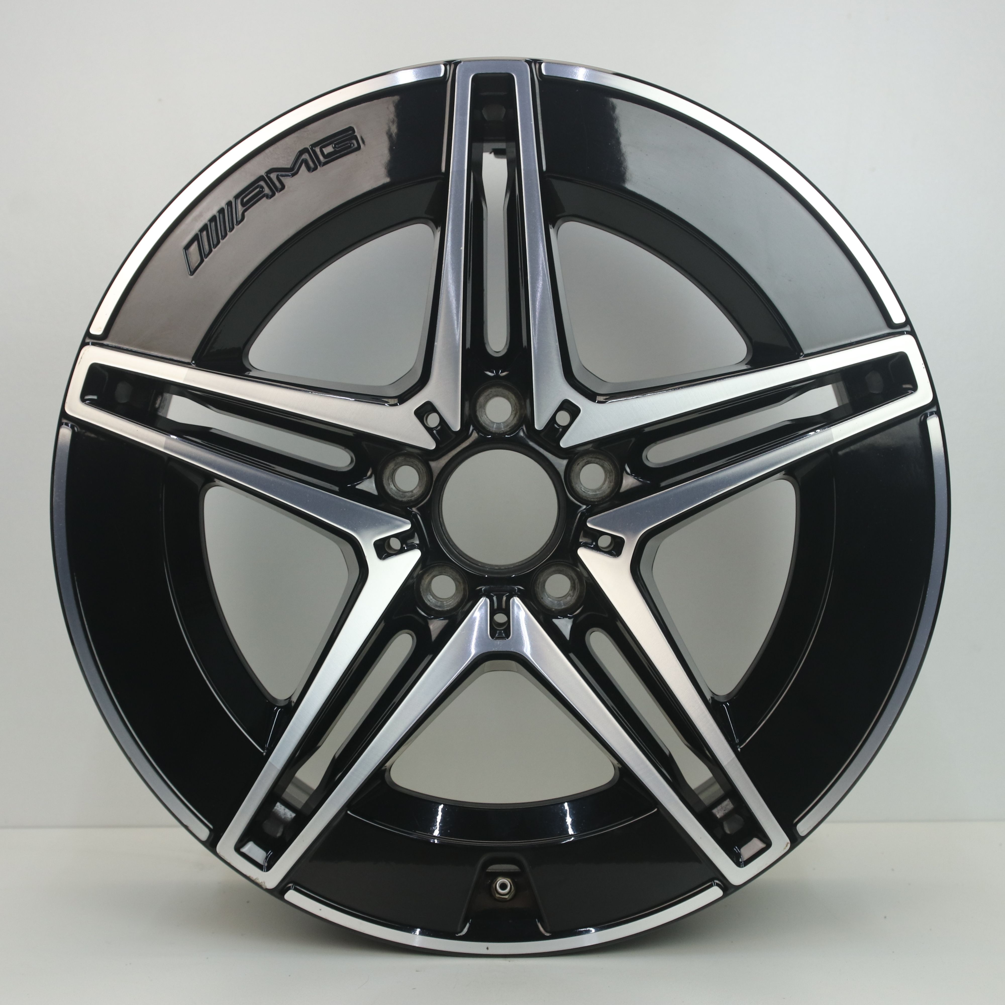 IN1002925 Originele 18 inch lichtmetalen Mercedes-Benz C-klasse AMG velgen (Breedset) 7.50X18 5X112 ET40.0 NB66.60 Zwart gepolijst