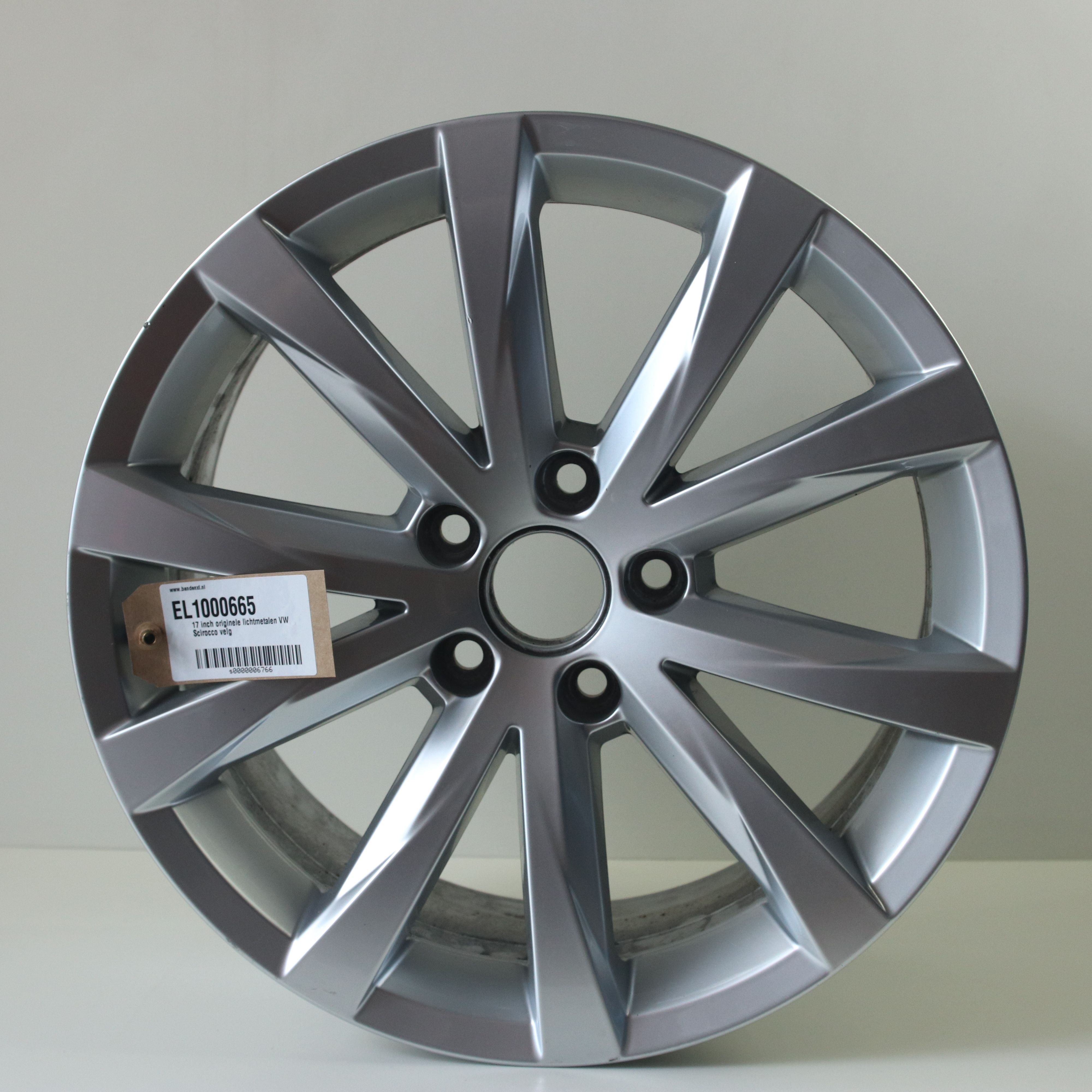 EL1000665 17 inch originele lichtmetalen Volkswagen Scirocco Chitila velg 8.00X17 5X112 ET41.0 NB57.10 Zilver