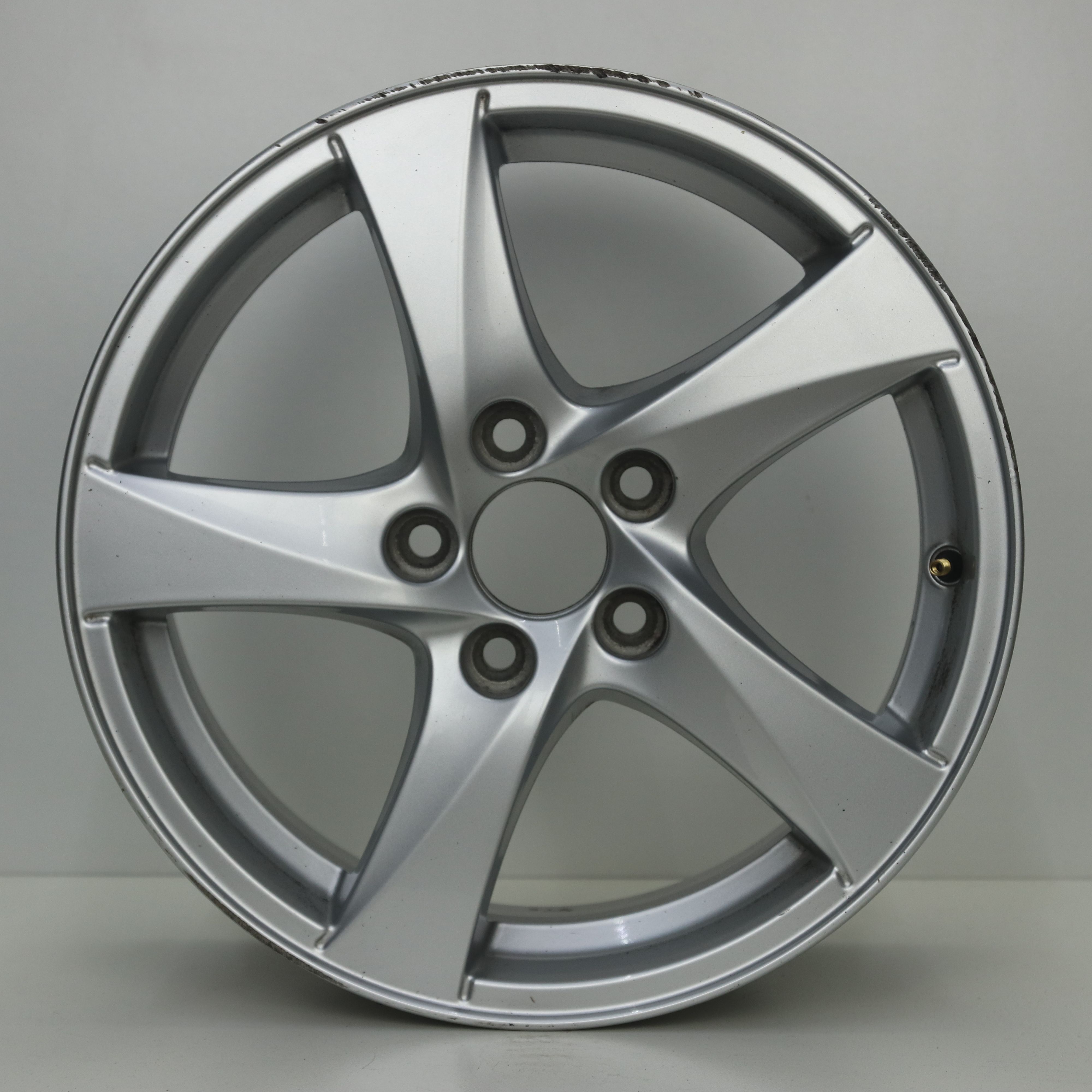 OS1007708 Originele 16 inch lichtmetalen Volvo V60 velgen 7.00X16 5X108 ET50.0 NB63.40 Zilver