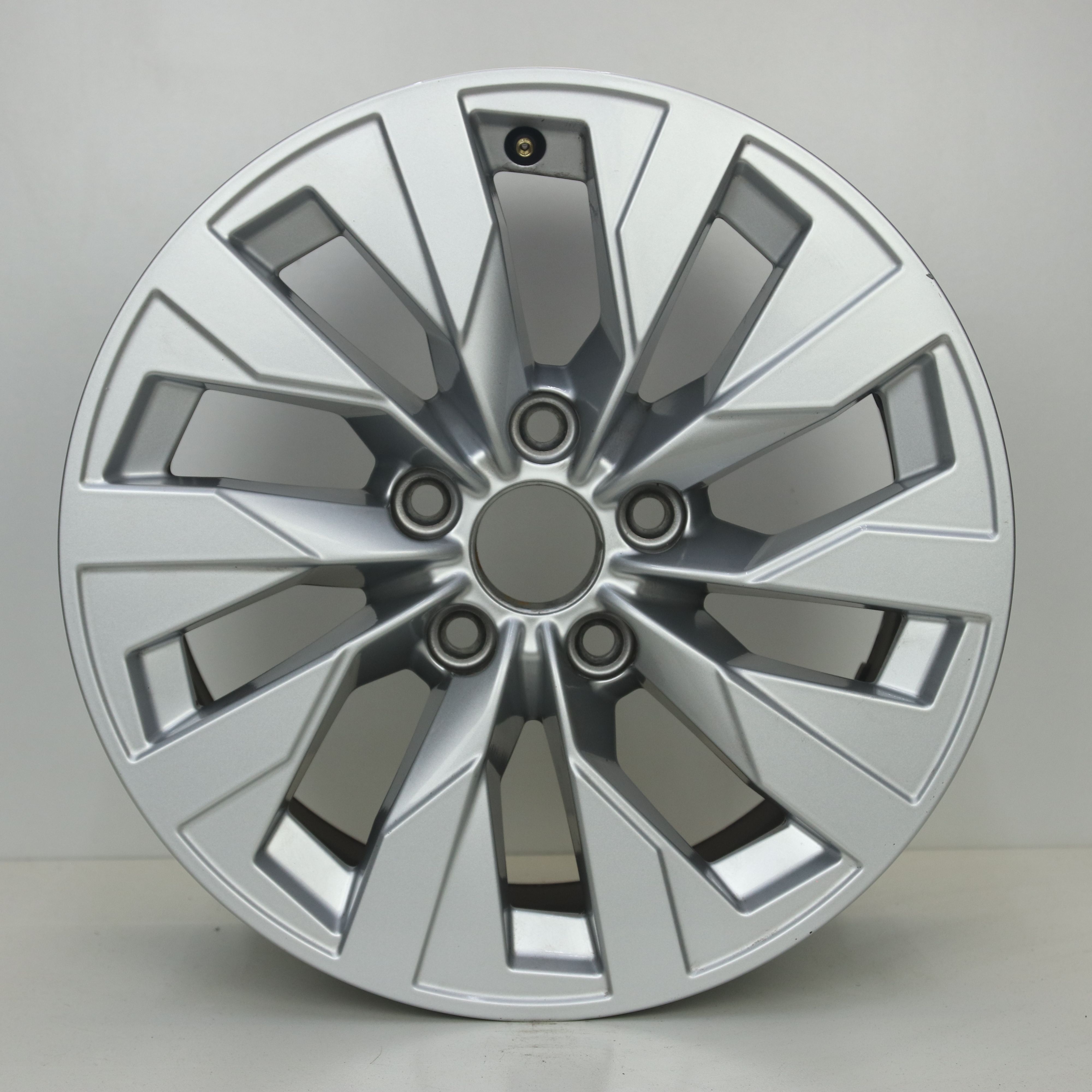 IN1003067 Originele 16 inch lichtmetalen Audi A3 velgen 7.50X16 5X112 ET43.0 NB57.10 Zilver