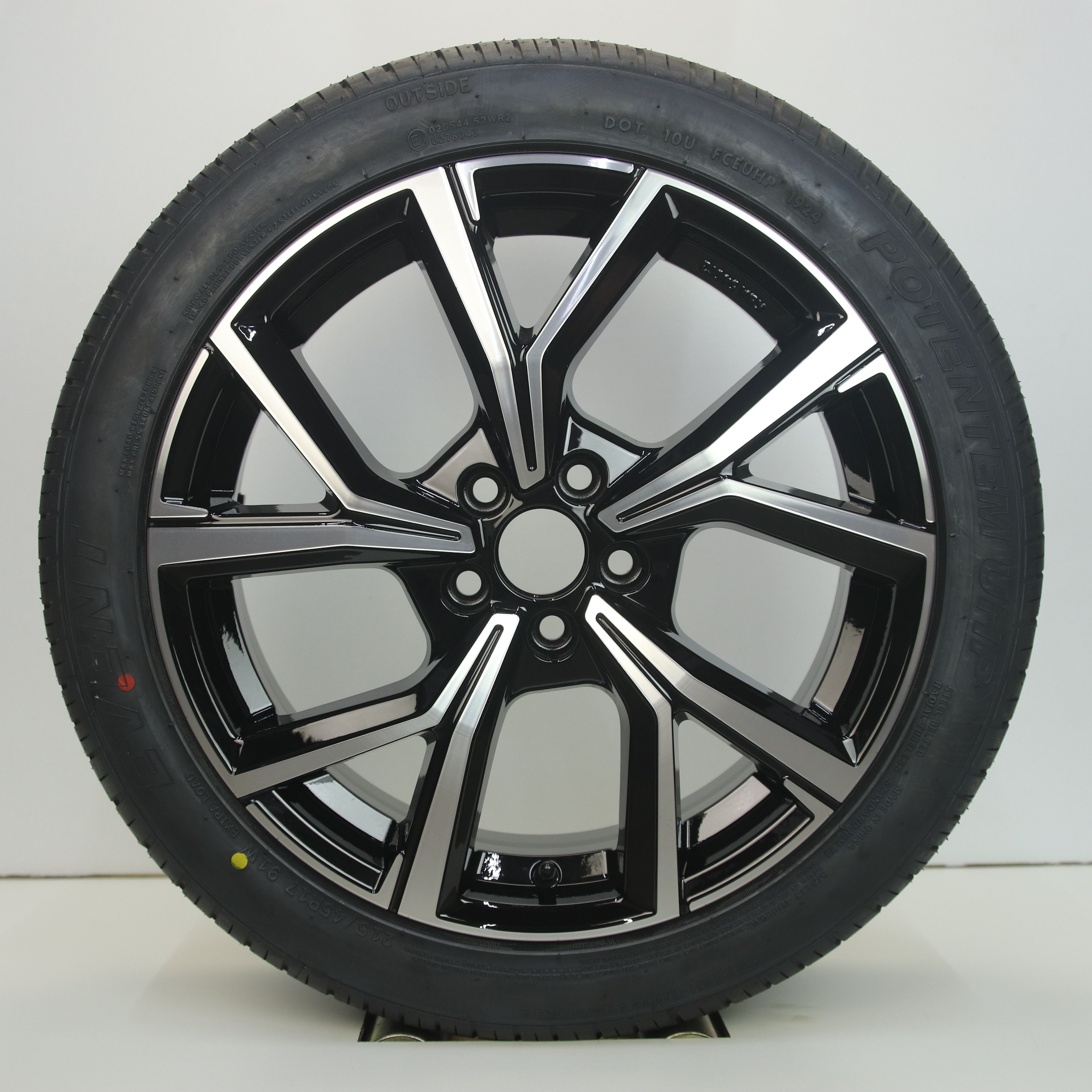 NS1004530 Set 17 inch lichtmetalen GMP Mentor velgen 7.00X17 5X100 ET45.0 NB57.10 Zwart gepolijst