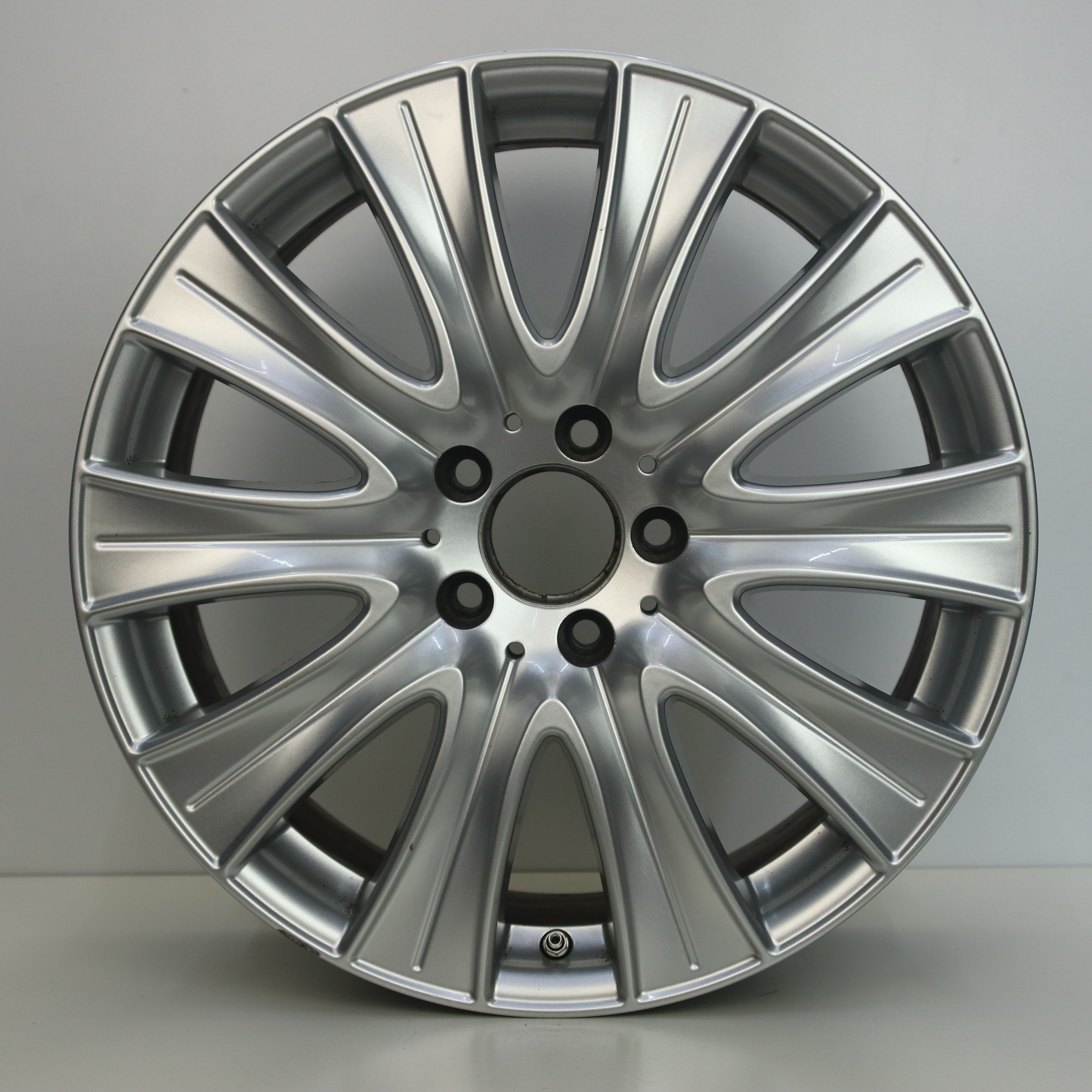 IN1002940 Originele 18 lichtmetalen Mercedes-Benz S-klasse velgen 8.00X18 5X112 ET41.0 NB66.60 Zilver