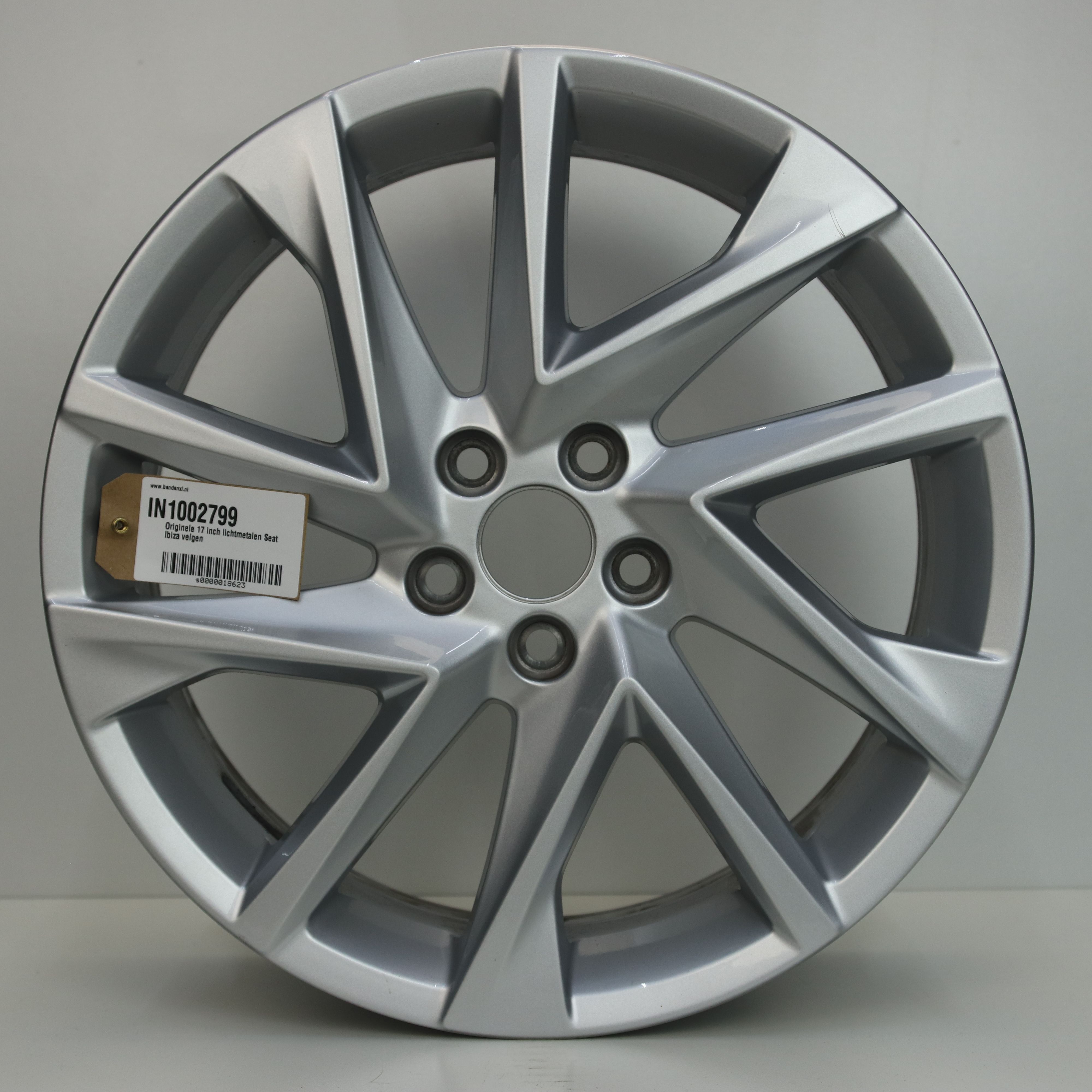 IN1002799 Originele 17 inch lichtmetalen Seat Ibiza velgen 7.00X17 5X100 ET51.0 NB57.10 Zilver