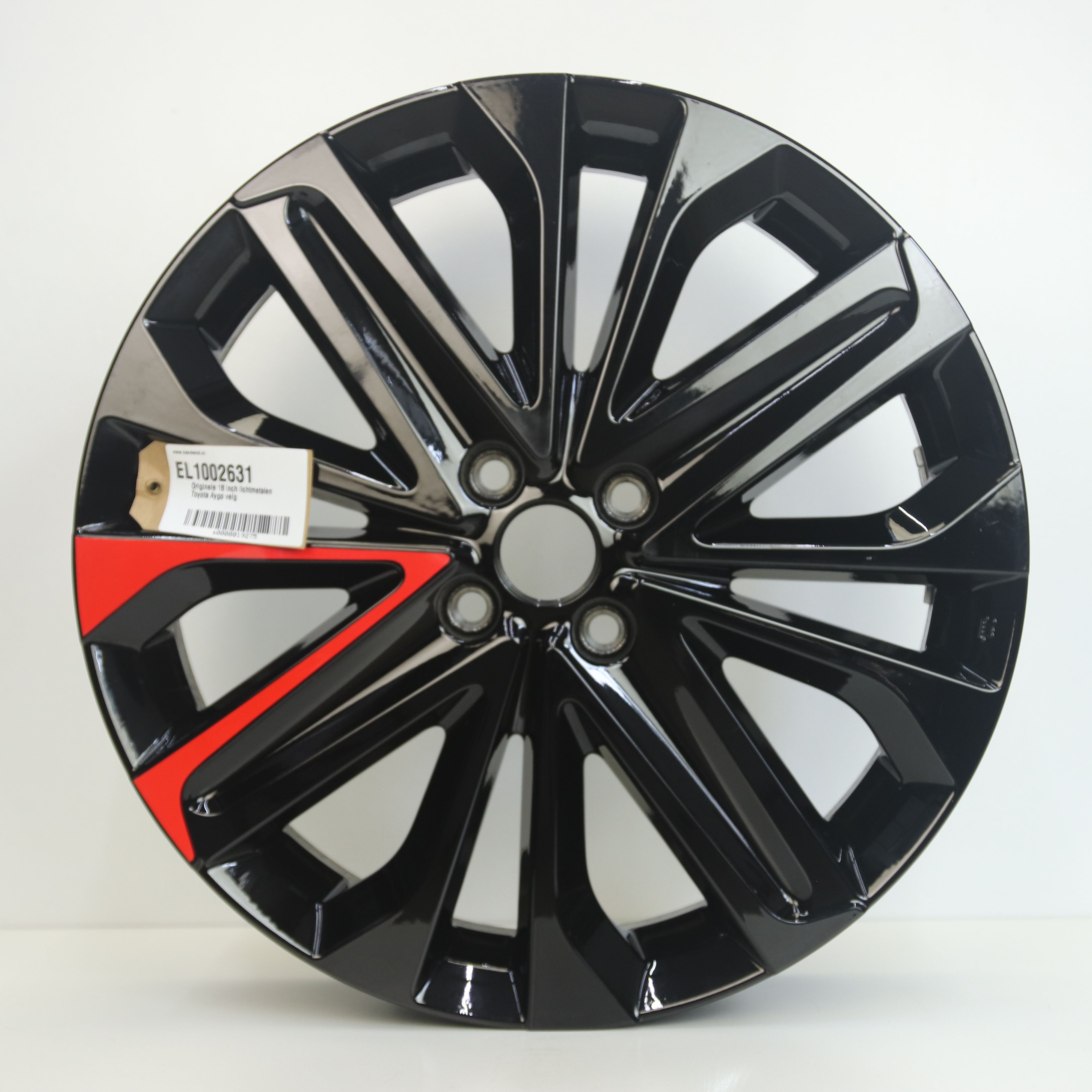 EL1002631 Originele 18 inch lichtmetalen Toyota Aygo velg 5.00X18 4X100 ET40.0 NB54.10 Zwart met rode spaak