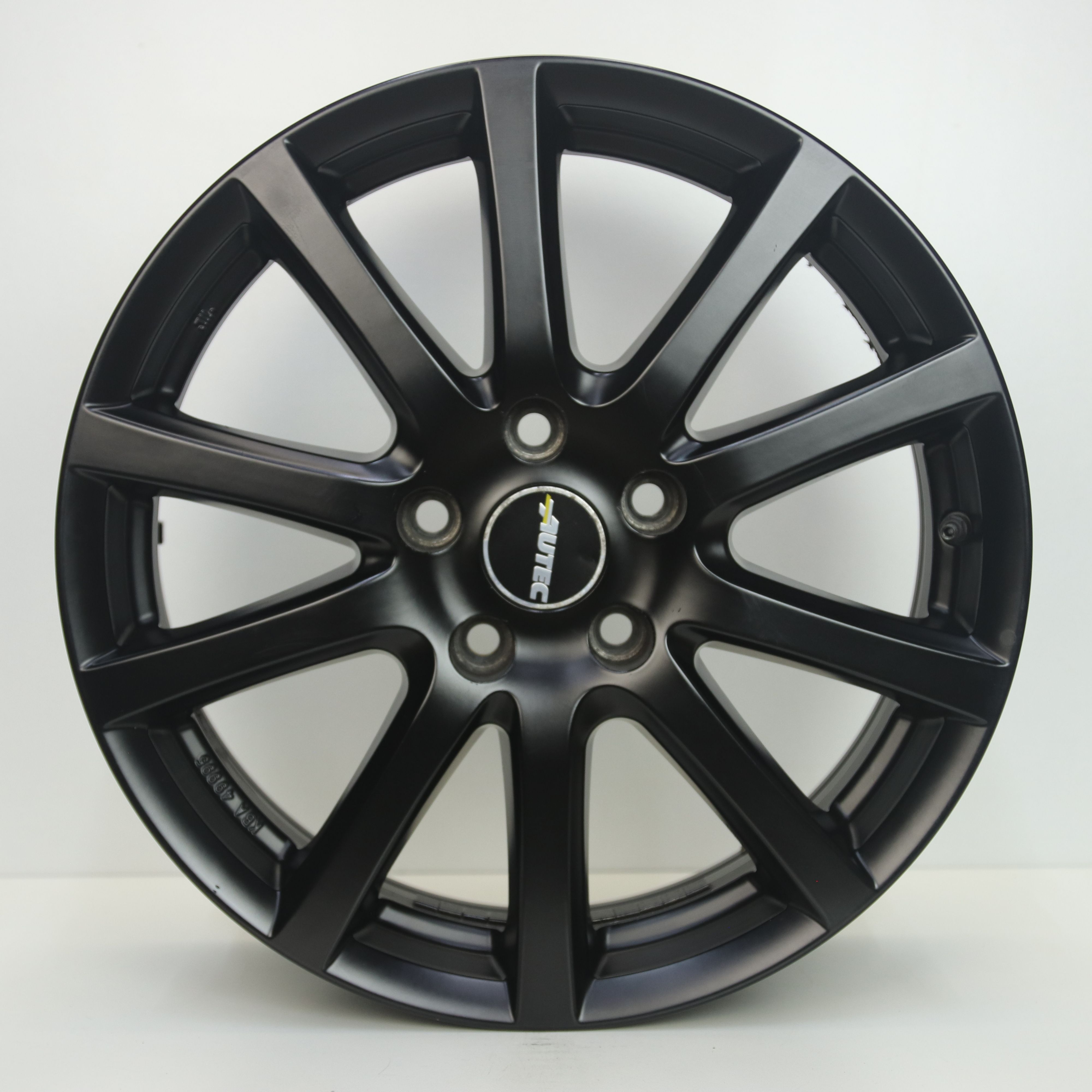 OS1006920 Set 17 inch lichtmetalen Autec velgen 7.00X17 5X114.3 ET40.0 NB70.00 Mat zwart