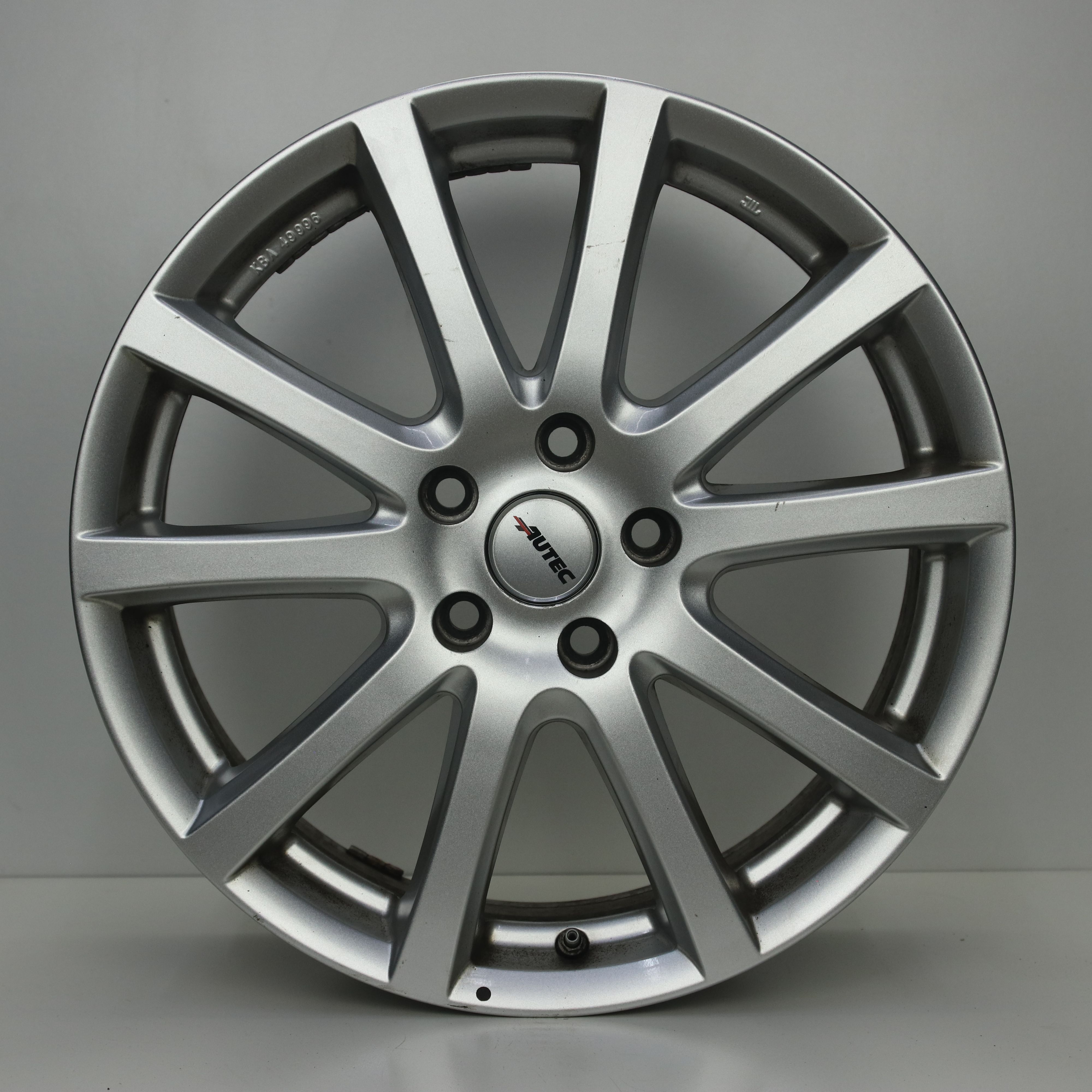 OS1007861 Set 18 inch lichtmetalen Alutec velgen 7.50X18 5X114.3 ET45.0 NB70.00 Zilver