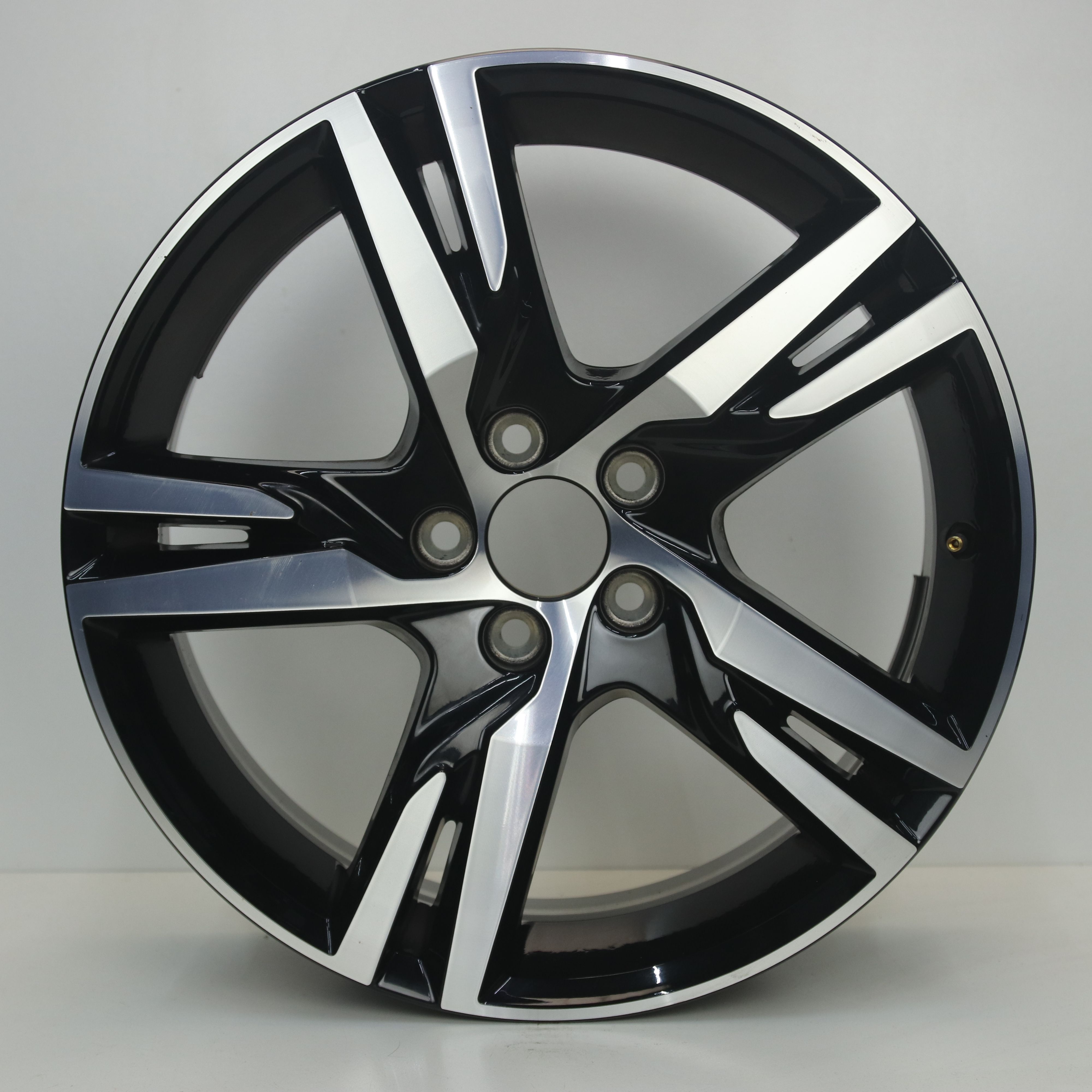 IN1003066 Originele 18 inch lichtmetalen Volvo XC40 velgen 7.50X18 5X108 ET50.5 NB63.40 Zwart gepolijst