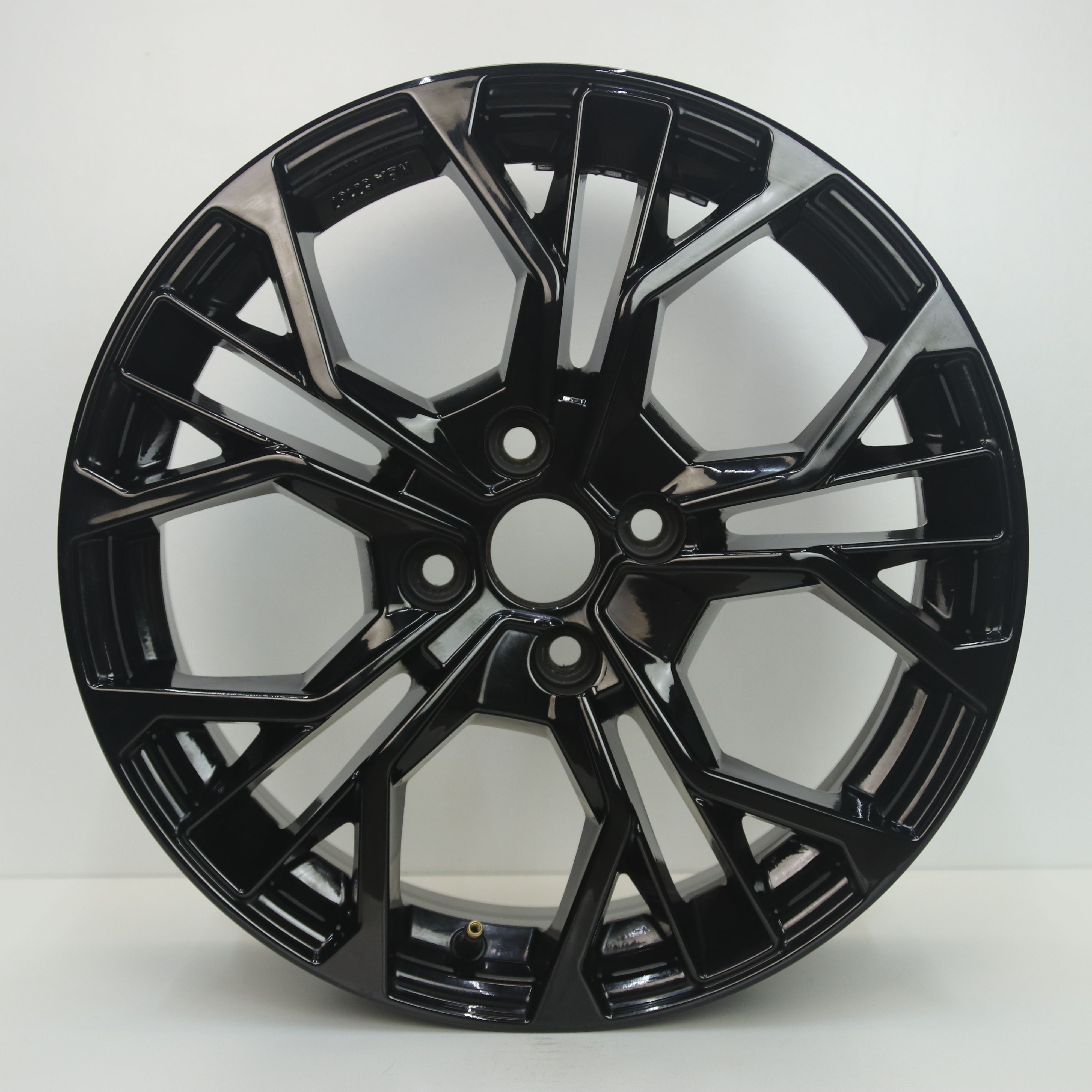 IN1002911 Set 17 inch lichtmetalen GMP Matisse velgen 7.00X17 4X108 ET45.0 NB63.40 Zwart