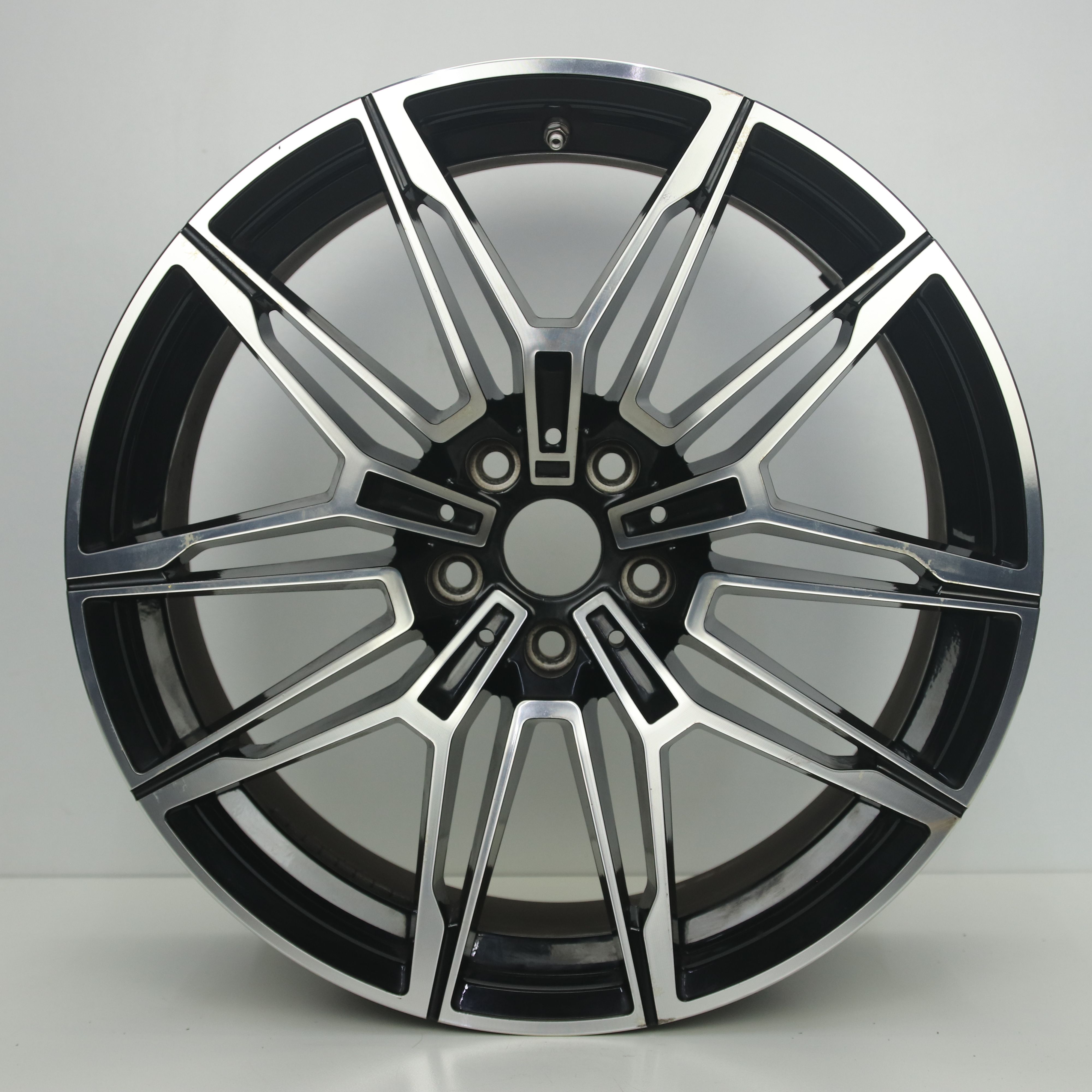 IN1003178 Set 19 inch lichtmetalen Universele velgen (breedset) 8.00X19 5X112 ET30.0 NB66.40 Zwart gepolijst