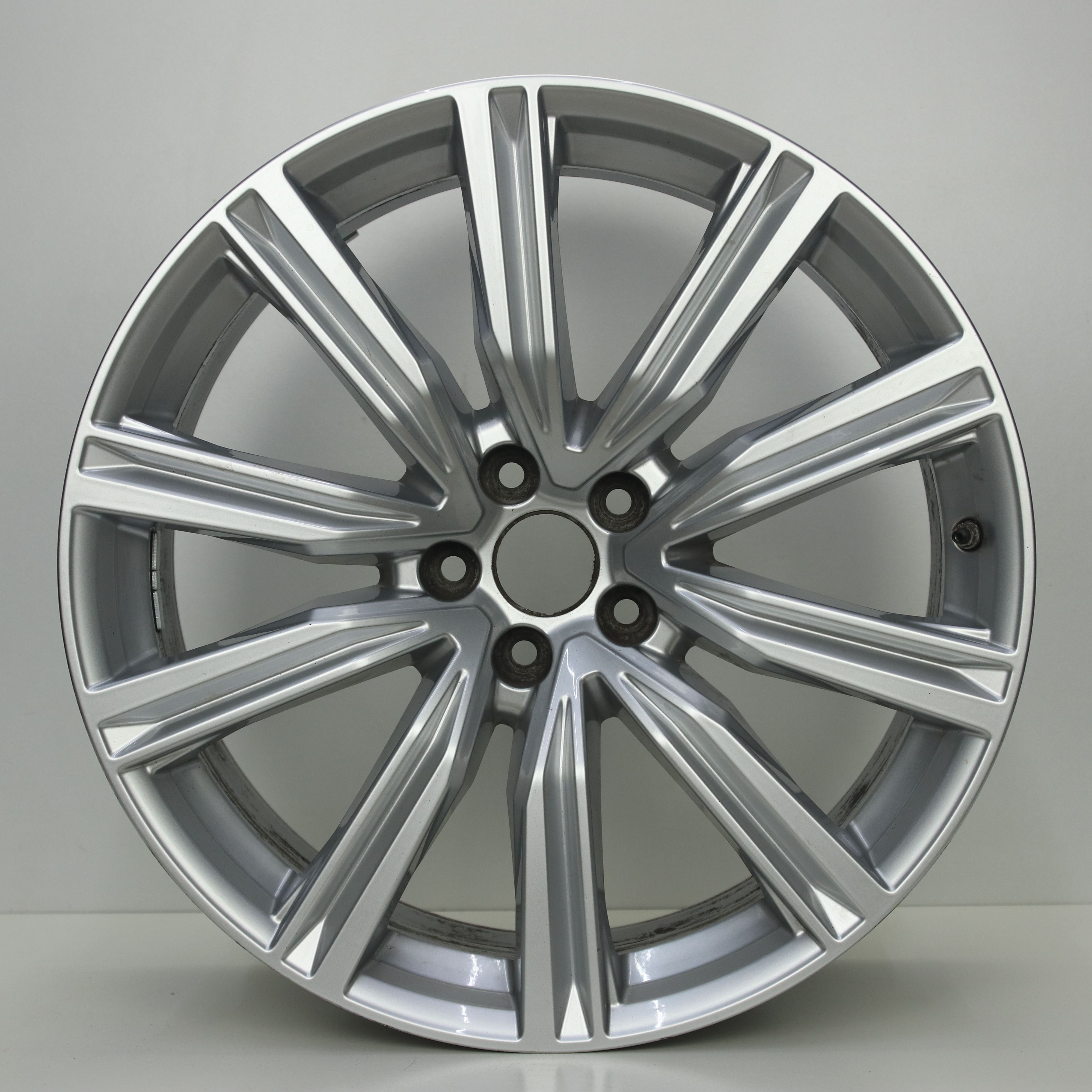 OS1007911 Originele 20 inch lichtmetalen Audi Q8 velgen 8.50X20 5X112 ET20.0 NB66.60 Zilver