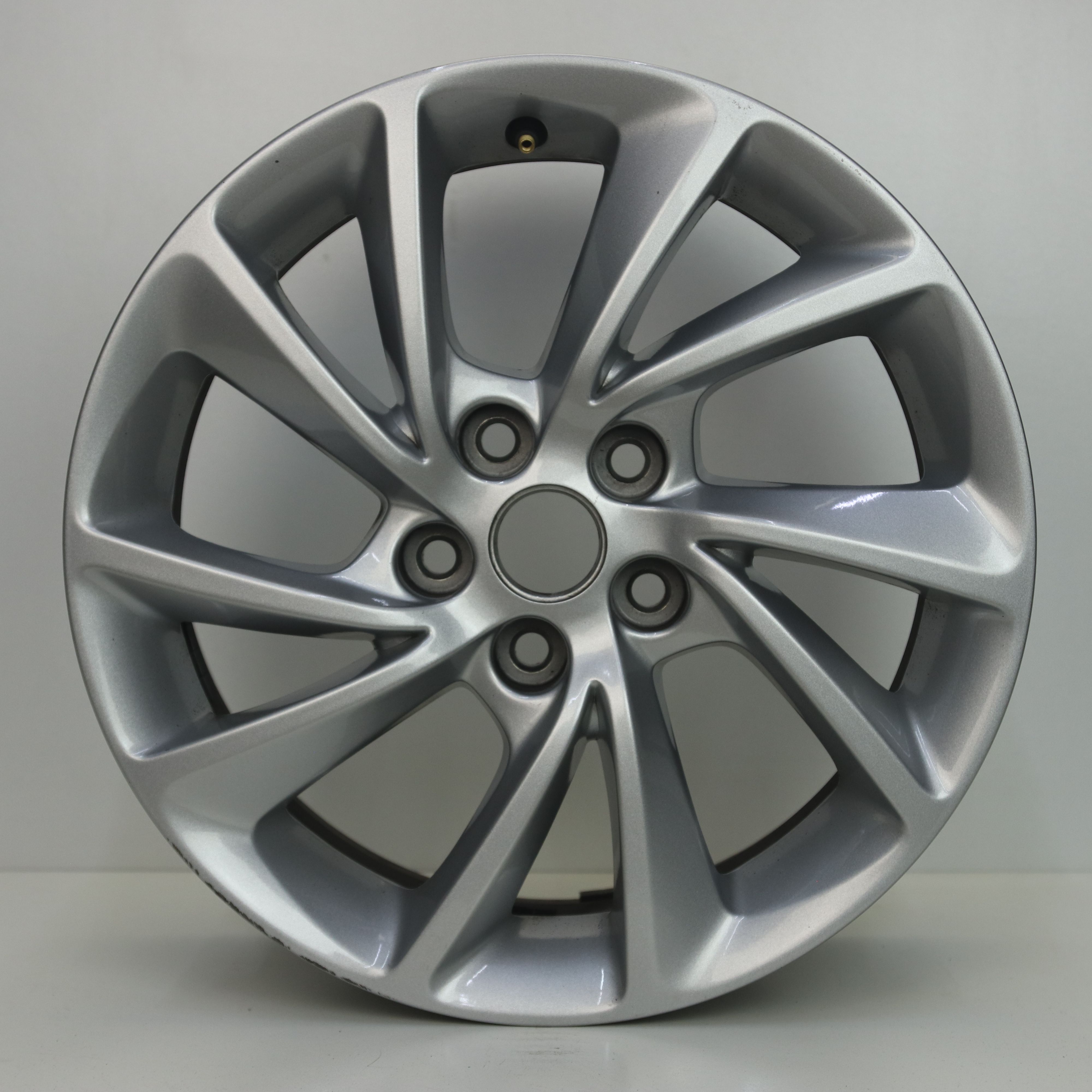 IN1003046 Originele 16 inch lichtmetalen Opel Astra velgen 7.00X16 5X105 ET41.0 NB56.60 Zilver