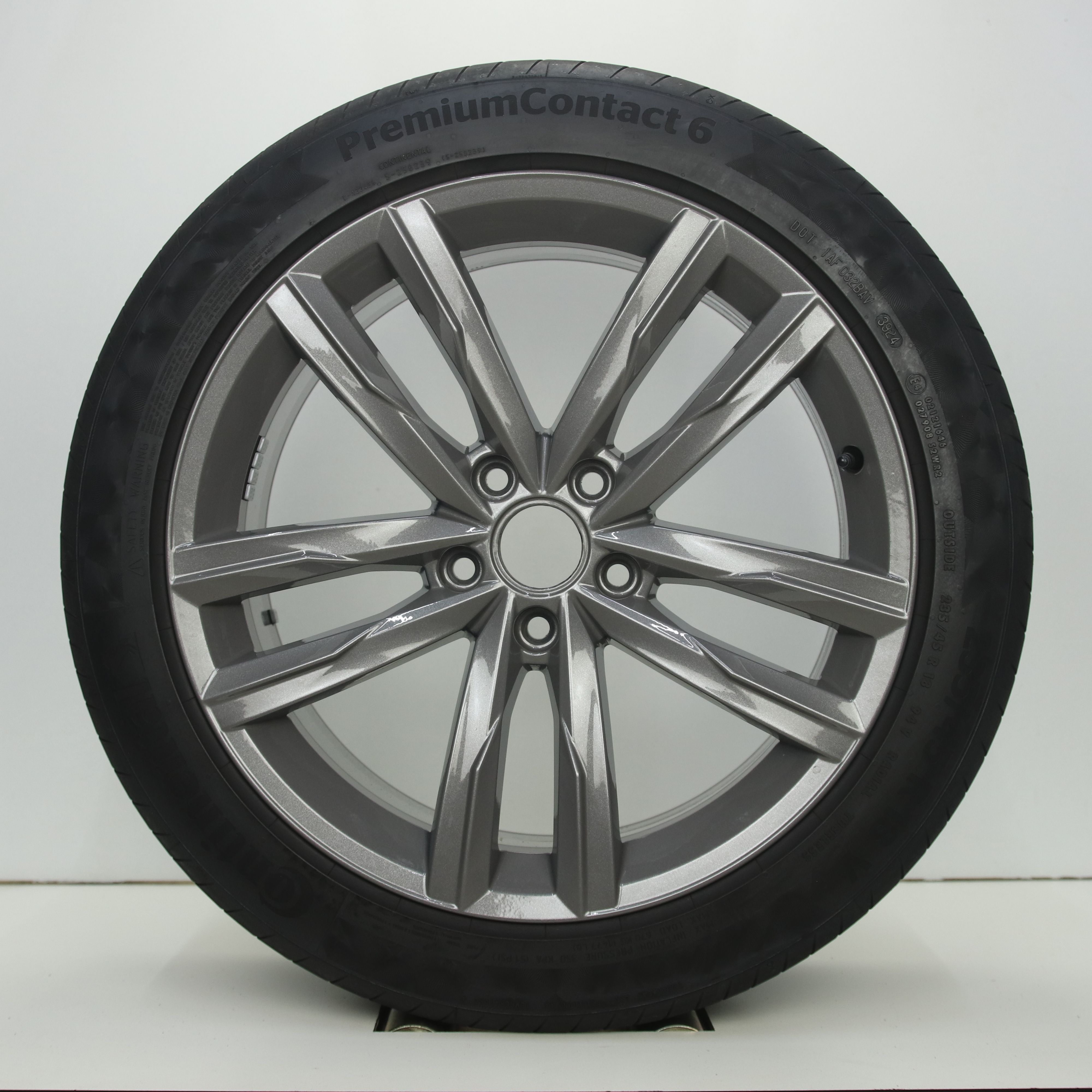 OS1007732 Originele 18 inch lichtmetalen Volkswagen Passat velgen (Dartford) 8.00X18 5X112 ET44.0 NB57.10 Zilver