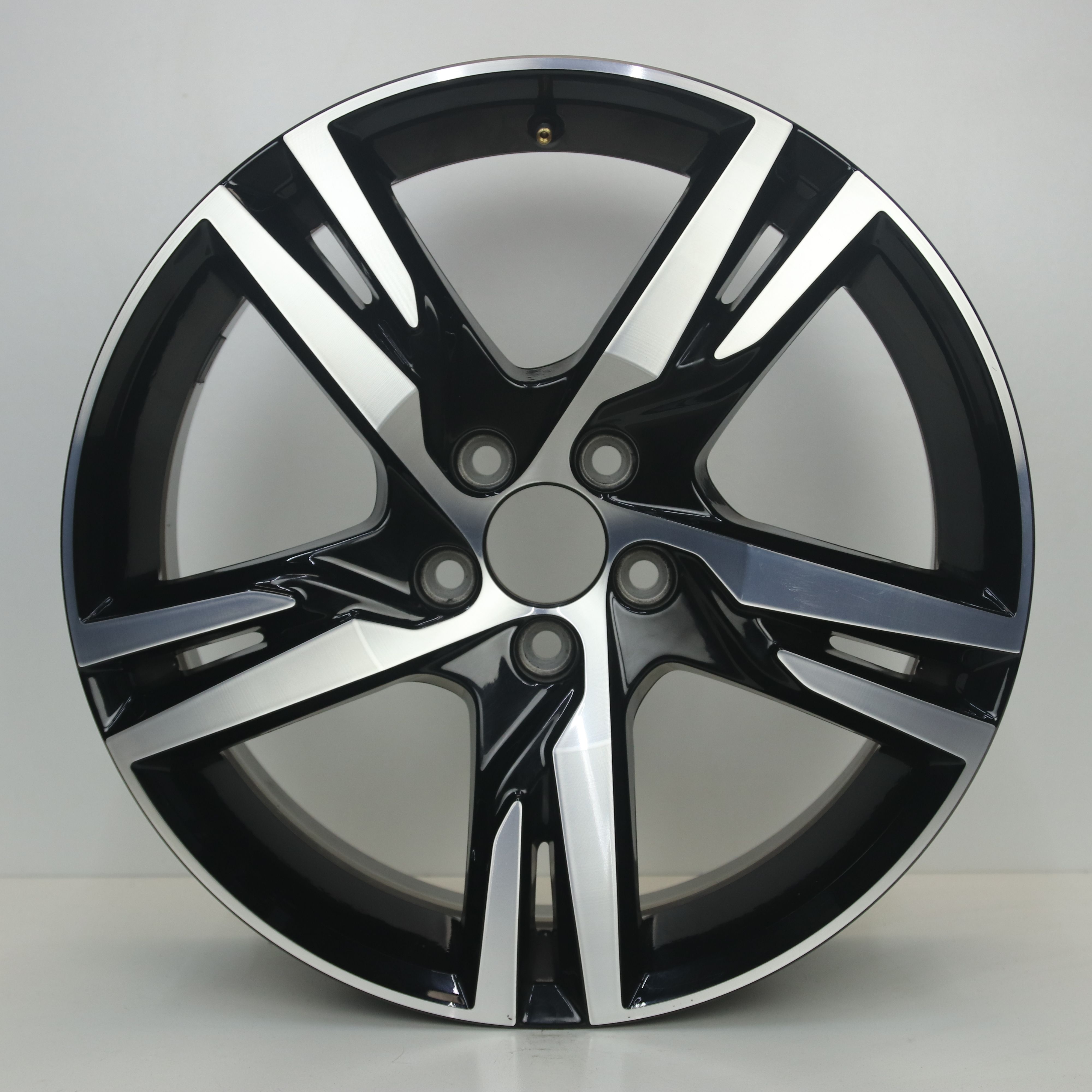IN1003066 Originele 18 inch lichtmetalen Volvo XC40 velgen 7.50X18 5X108 ET50.5 NB63.40 Zwart gepolijst