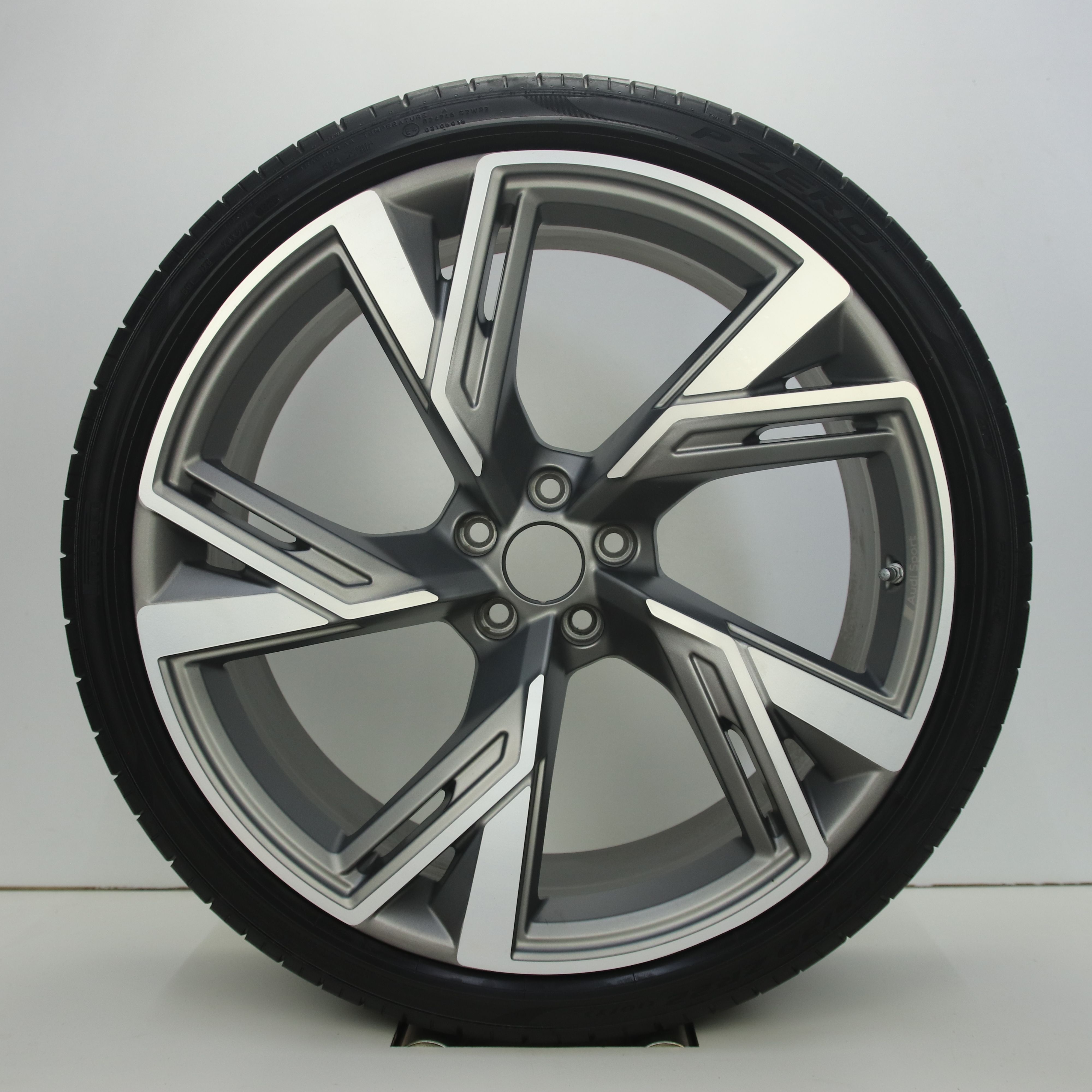 OS1007881 Originele 22 inch lichtmetalen Audi RS6 velgen 10.50X22 5X112 ET19.0 NB66.60 Antraciet gepolijst