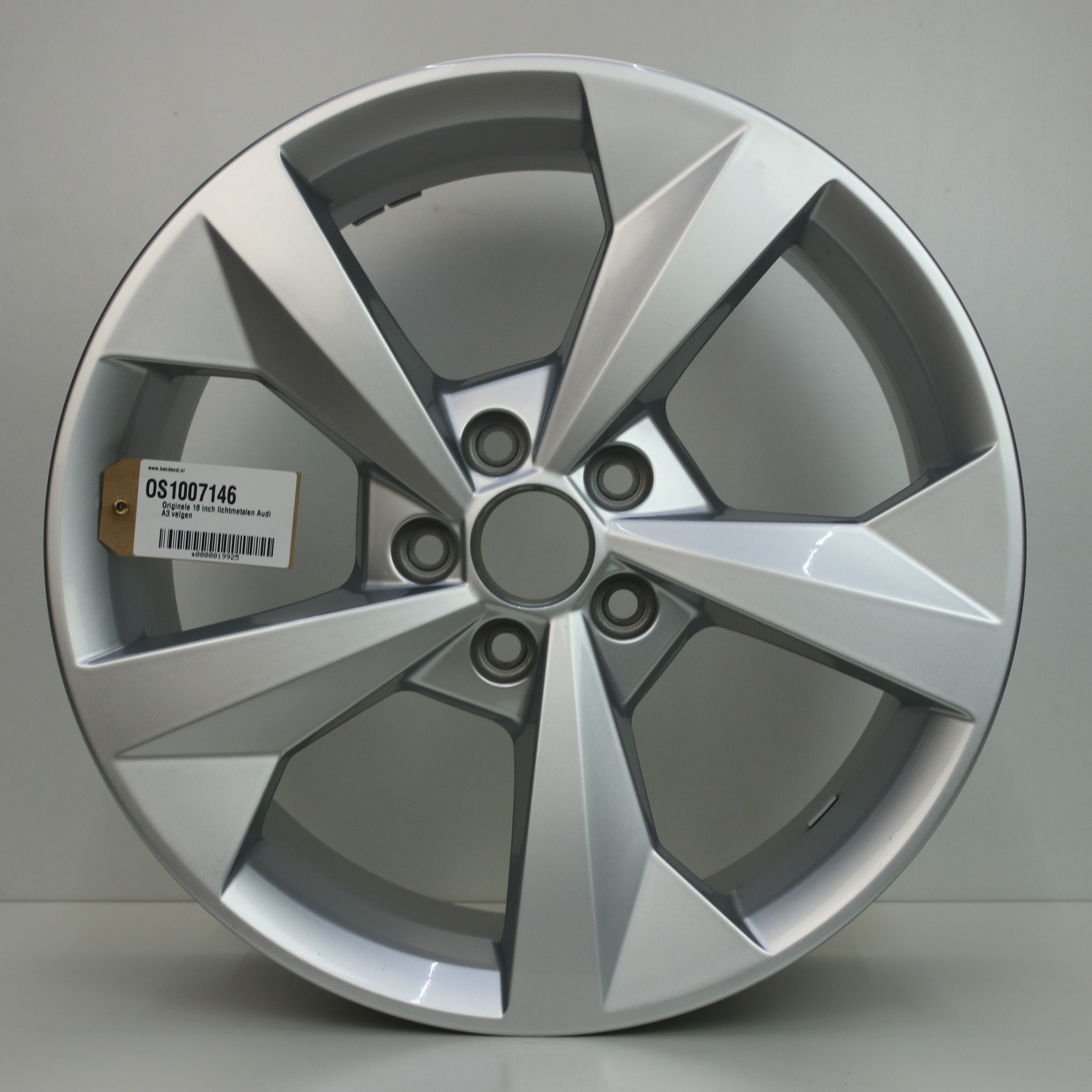 OS1007146 Originele 18 inch lichtmetalen Audi A3 velgen 8.00X18 5X112 ET46.0 NB57.10 Zilver