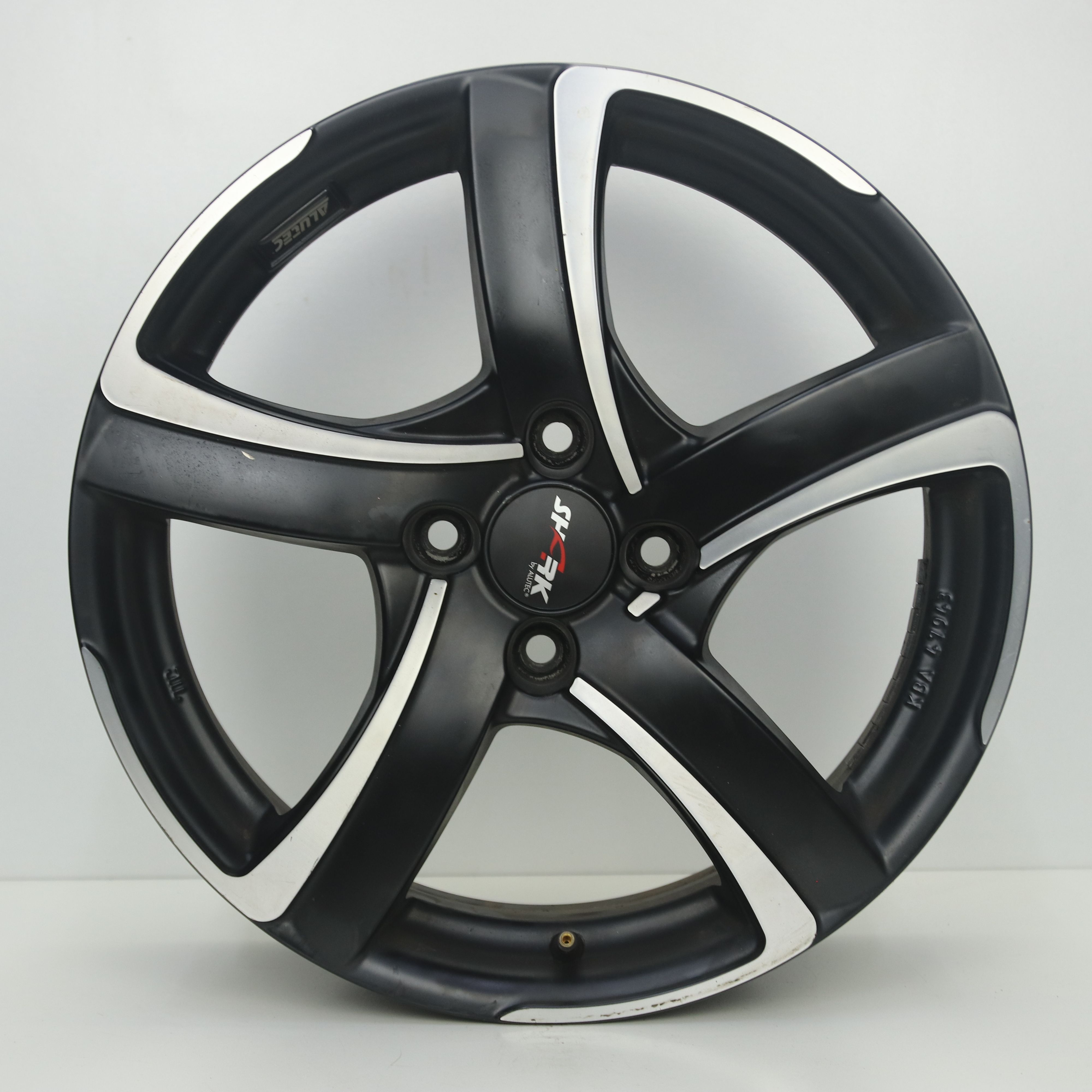 OS1007859 Set 17 inch lichtmetalen Alutec velgen 7.00X17 4X108 ET45.0 NB63.40 Mat zwart gepolijst