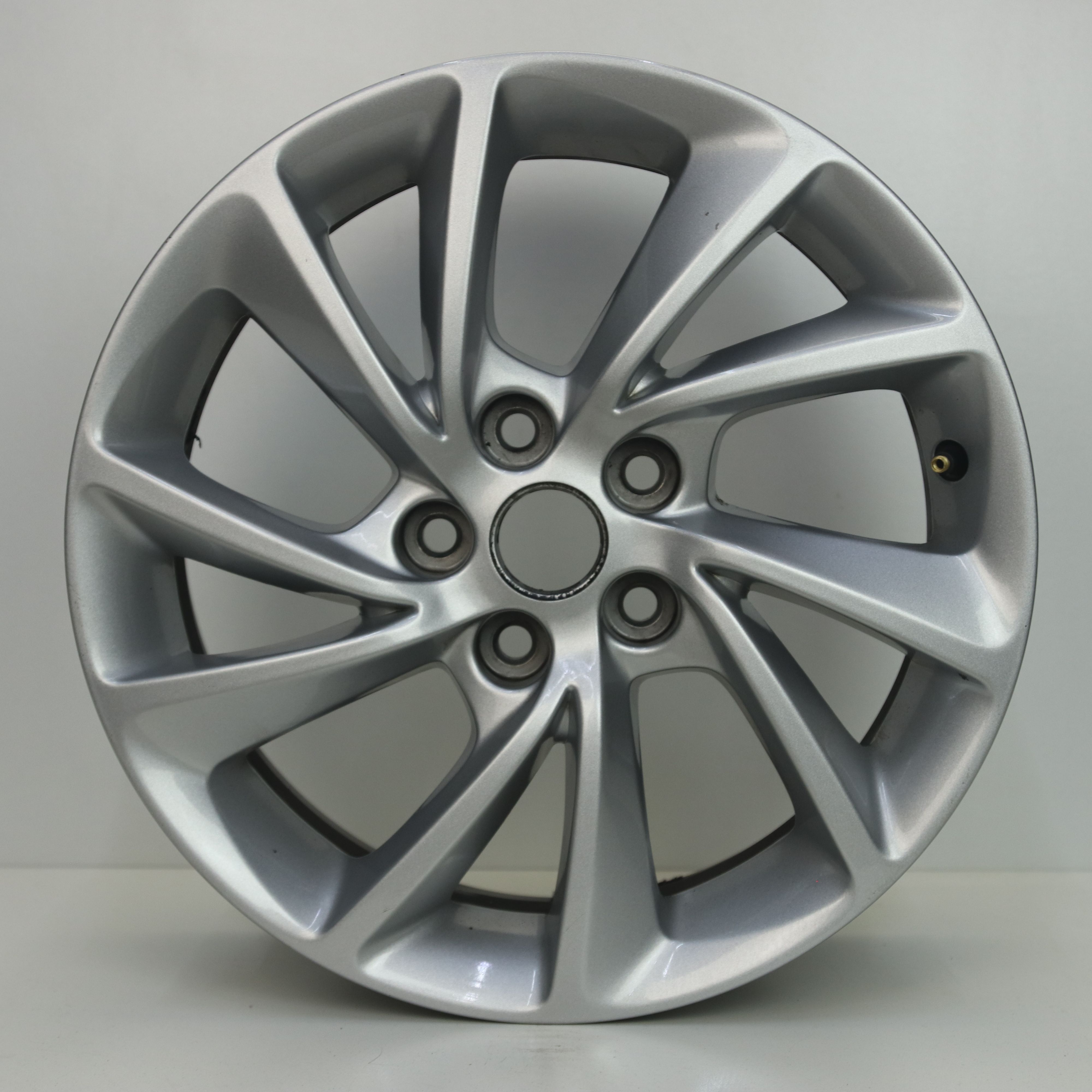 IN1003046 Originele 16 inch lichtmetalen Opel Astra velgen 7.00X16 5X105 ET41.0 NB56.60 Zilver