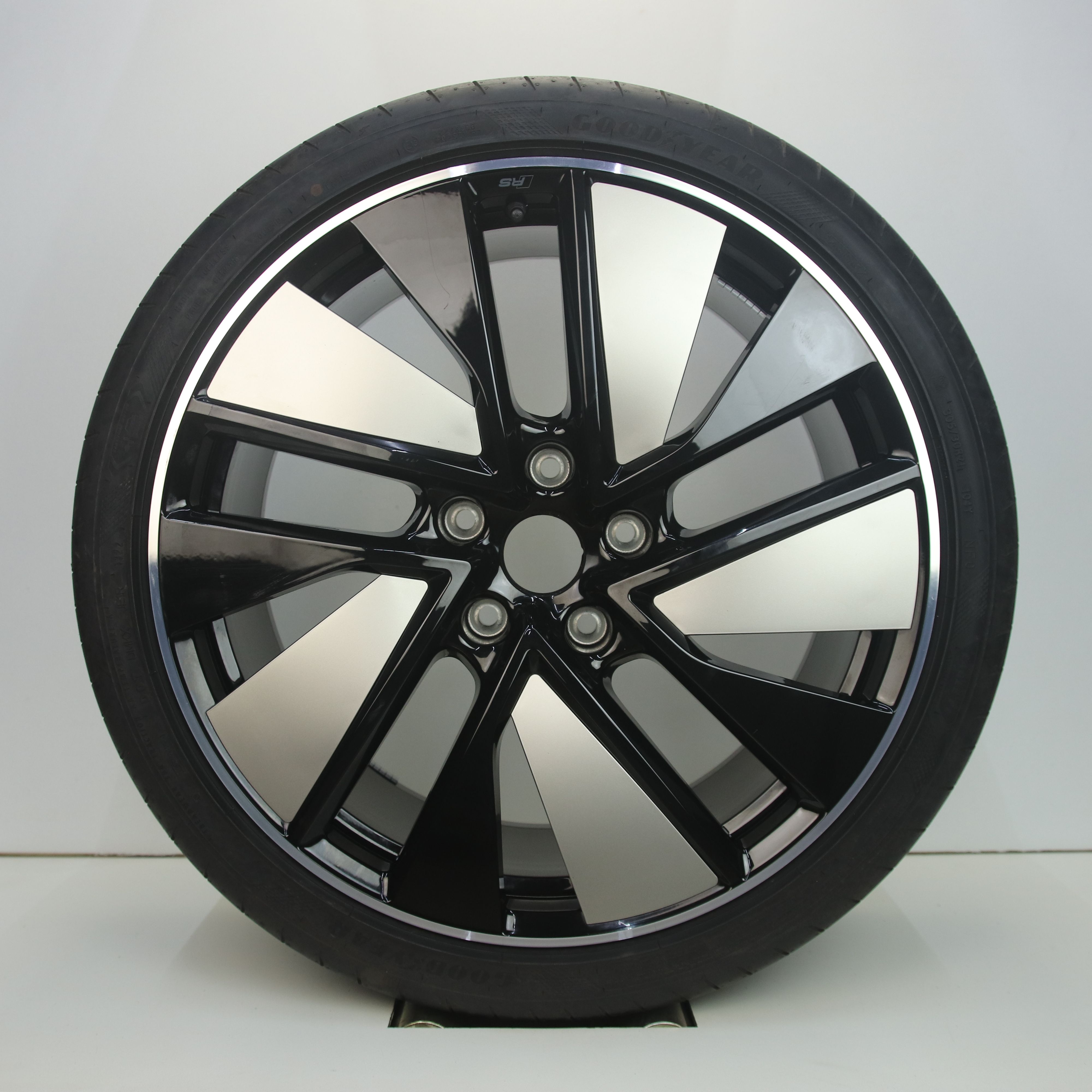 OS1007616 Originele 21 inch lichtmetalen Audi E-tron Gt velgen (Breedset) 9.50X21 5X130 ET60.0 NB71.60 Zwart gepolijst