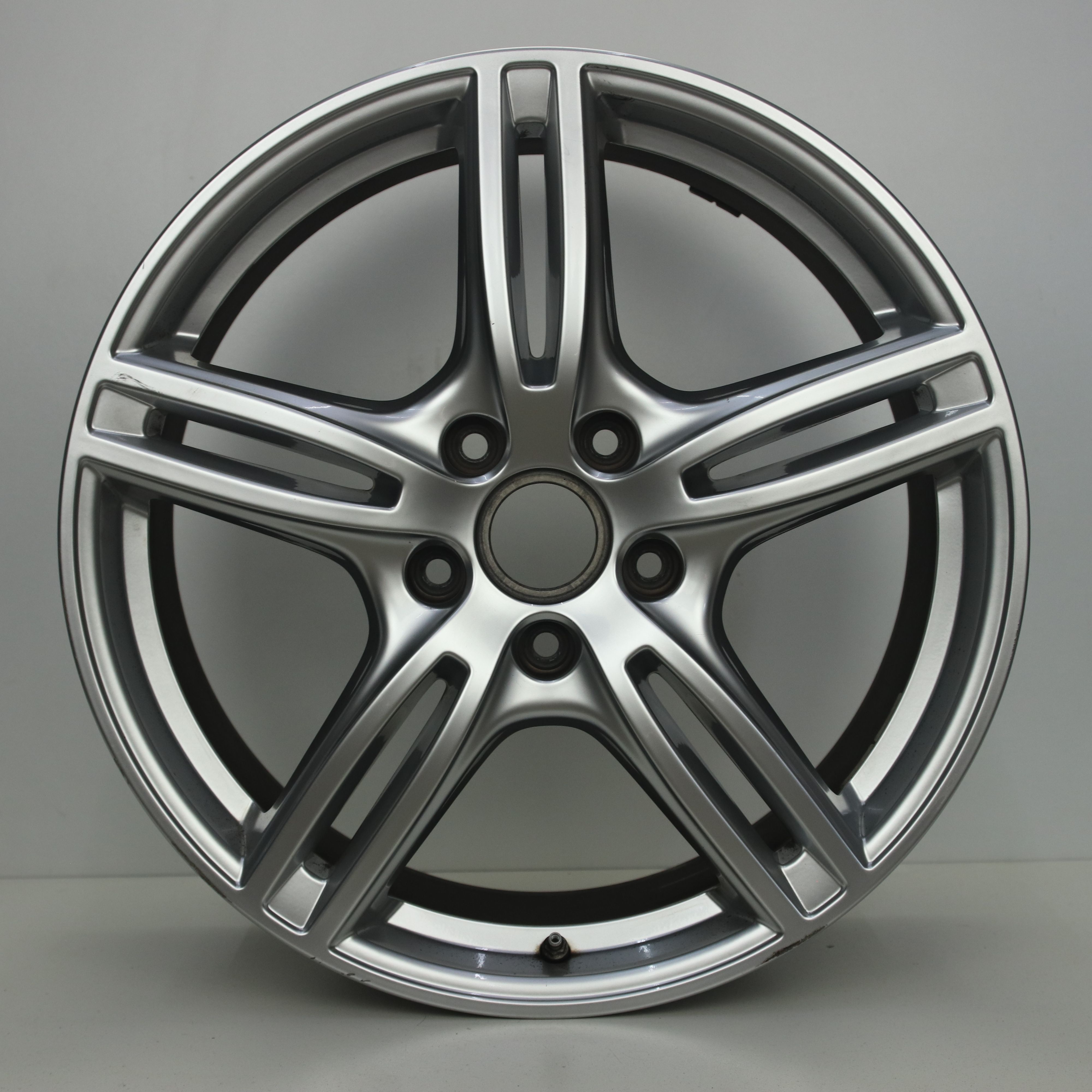 OS1007889 Originele 20 inch lichtmetalen Porsche Panamera velgen (Breedset) 9.50X20 5X130 ET71.0 NB71.60 Zilver