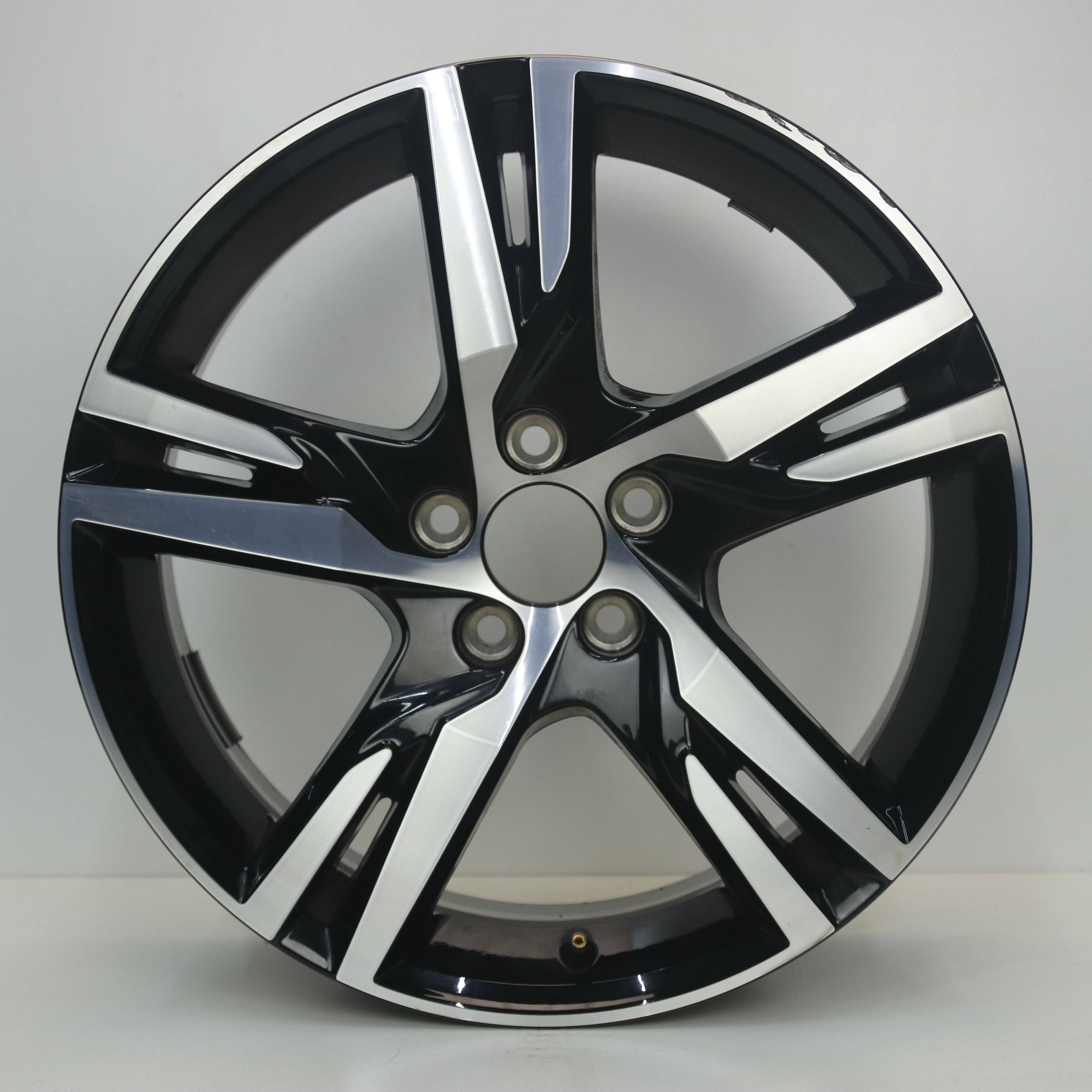 IN1003066 Originele 18 inch lichtmetalen Volvo XC40 velgen 7.50X18 5X108 ET50.5 NB63.40 Zwart gepolijst